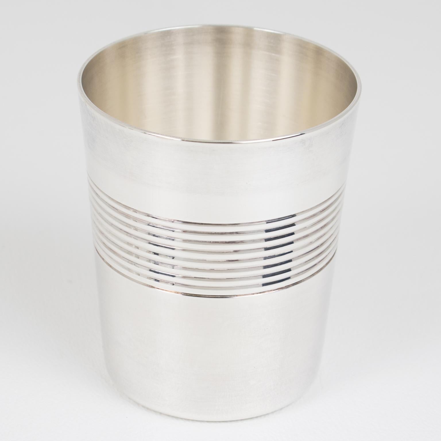 Coupes à cocktail ou verres à liqueur en métal argenté Art Déco Moderniste par Ercuis en vente 2