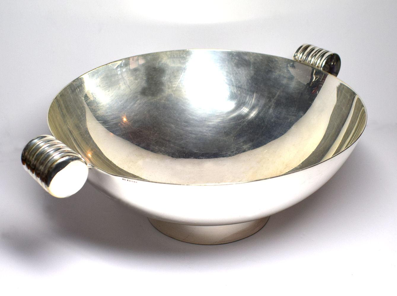 Stylish 1930s modernist Art Deco bowl in silver plate with the stamped registration number and EPNS markings which read EPNS B&H A1 Patrican. the simplicity in the design of this bowl gives the flavour of sophistication we all admire. Nice size to