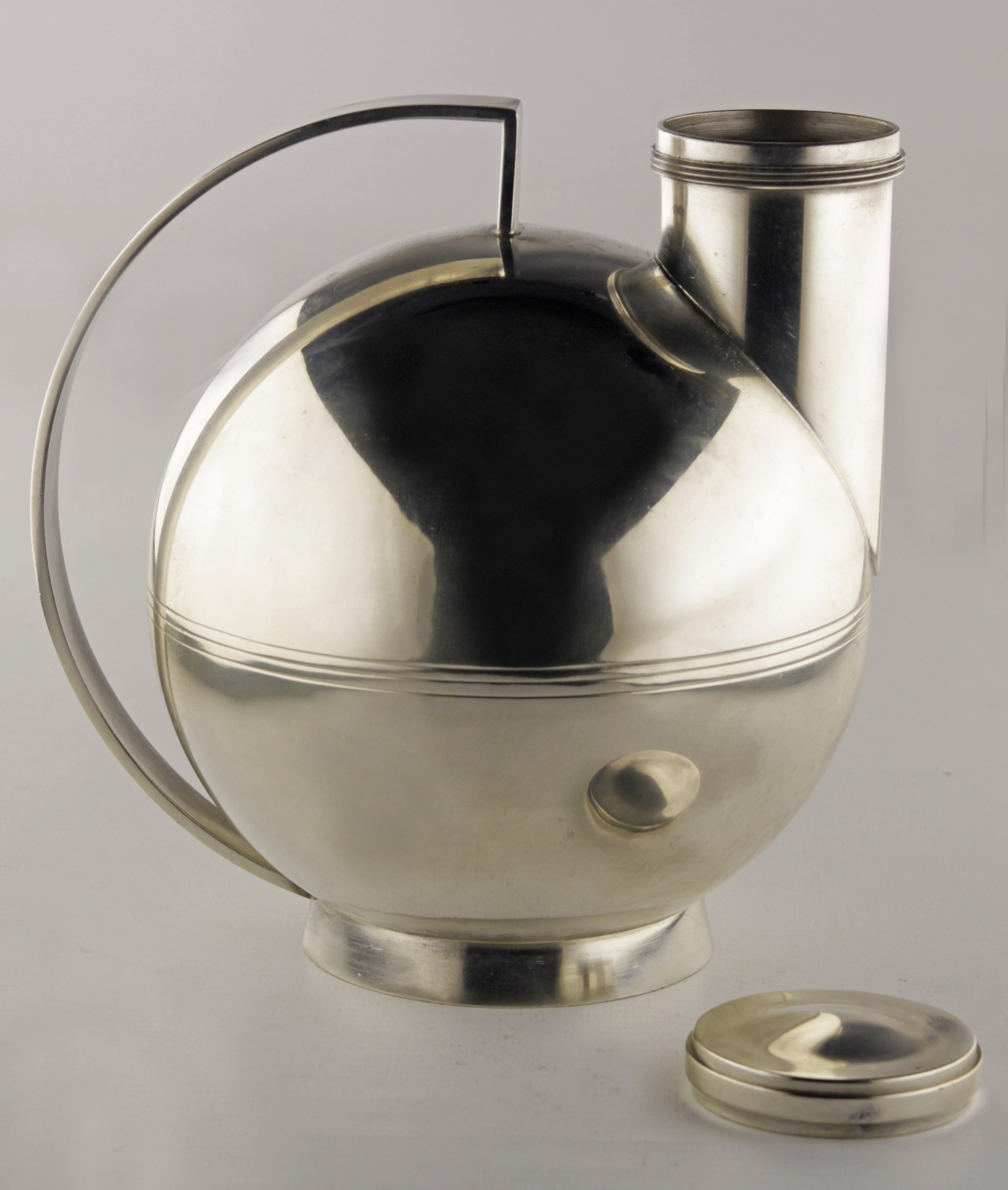 Art Déco/Modernist Silver Spherical Cocktail Shaker by Swedish Sylvia Stave In Good Condition For Sale In North Miami, FL