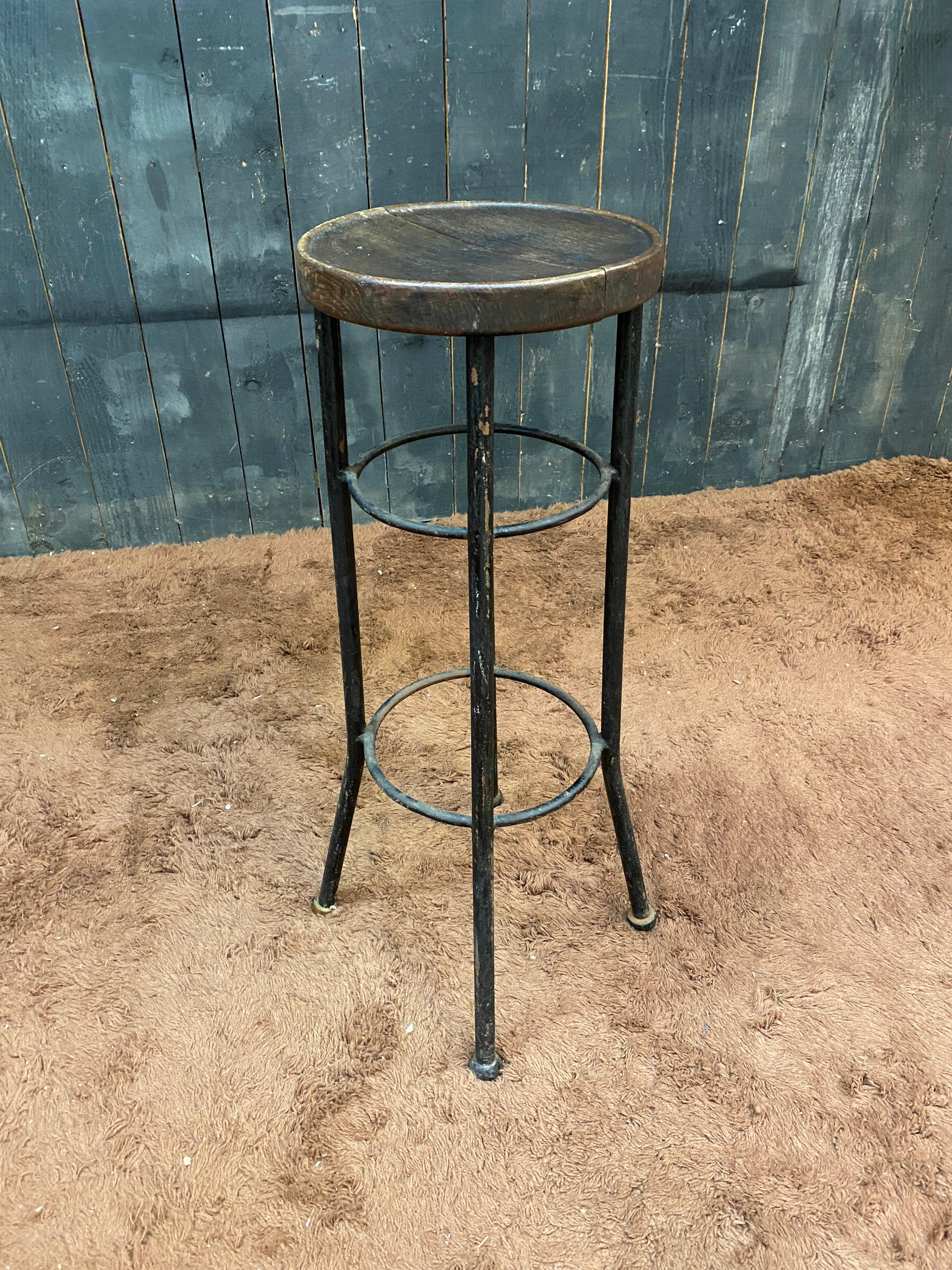 Tabouret moderniste Art Déco circa 1930 en bois et métal peint patins en bois. en vente 3