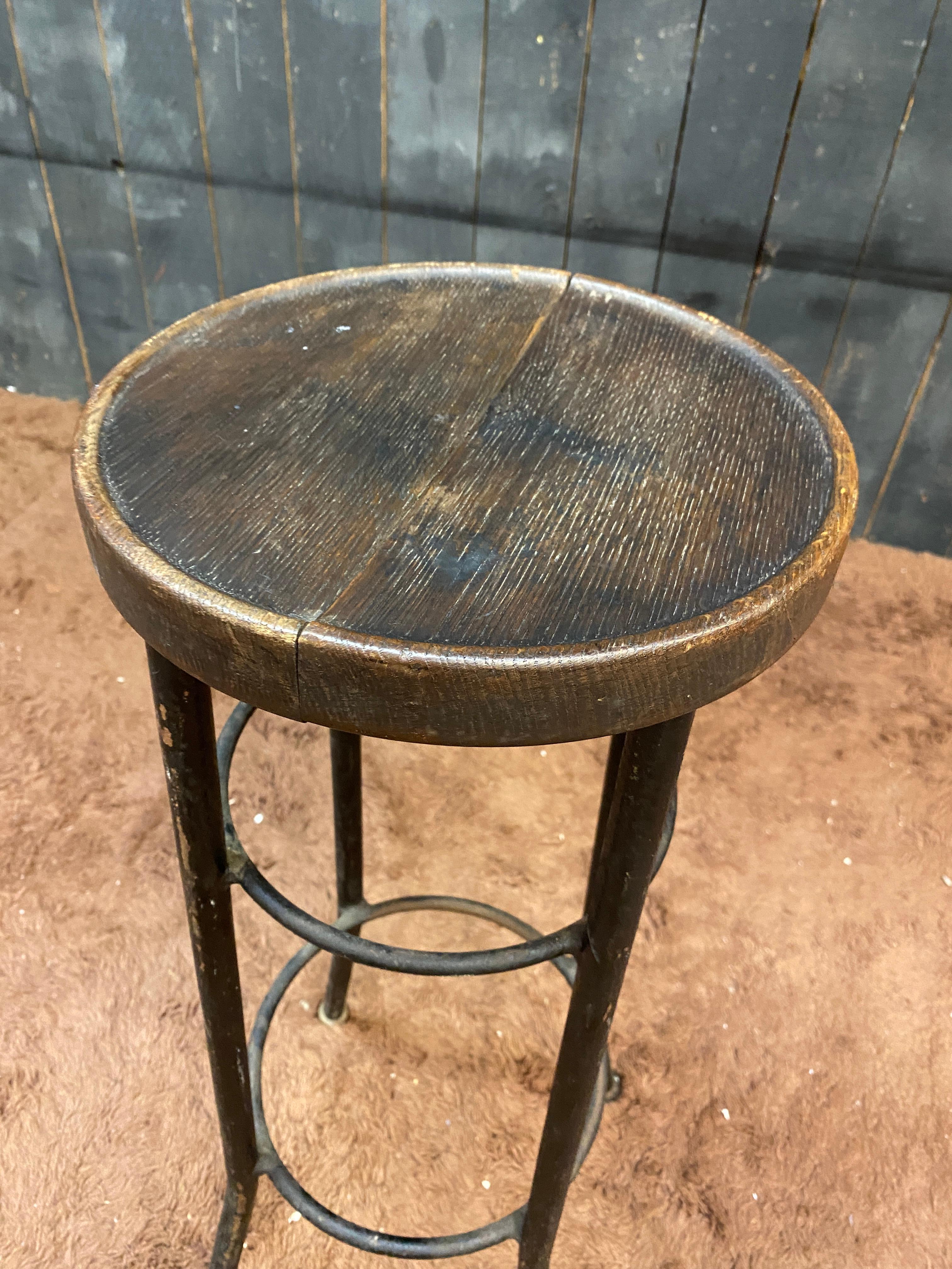 Tabouret moderniste Art Déco circa 1930 en bois et métal peint patins en bois. en vente 4