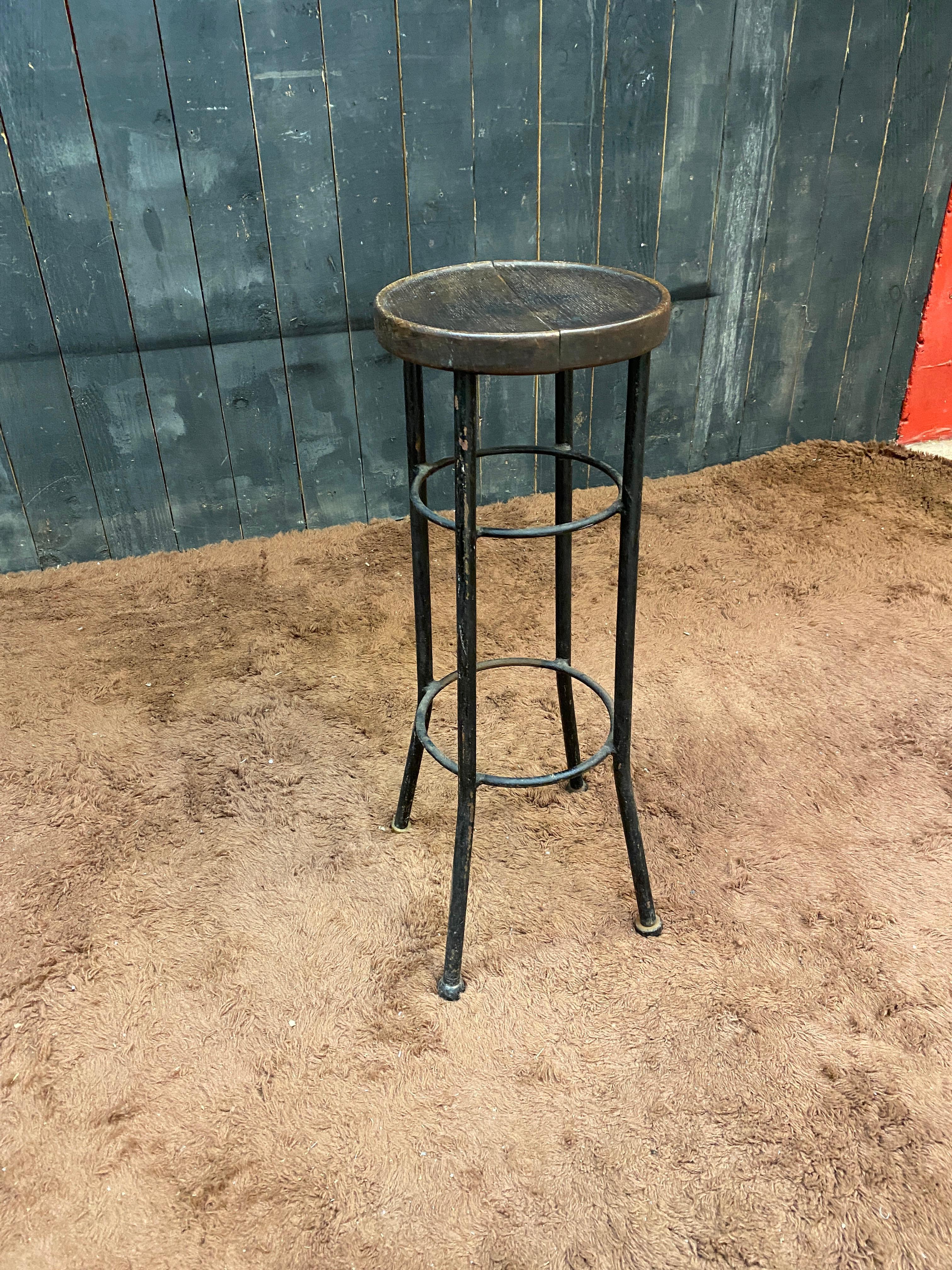 Art déco Tabouret moderniste Art Déco circa 1930 en bois et métal peint patins en bois. en vente