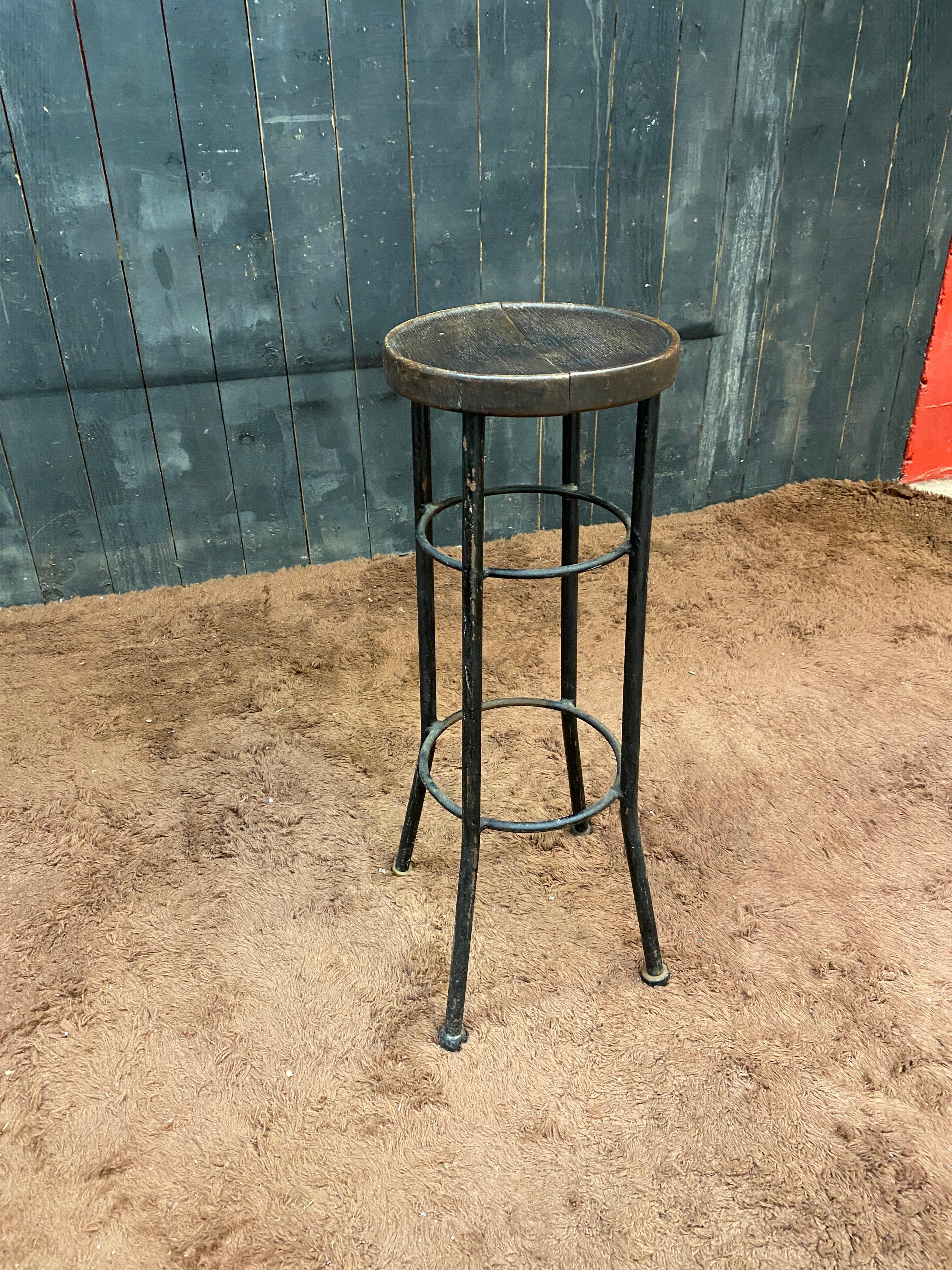 Français Tabouret moderniste Art Déco circa 1930 en bois et métal peint patins en bois. en vente