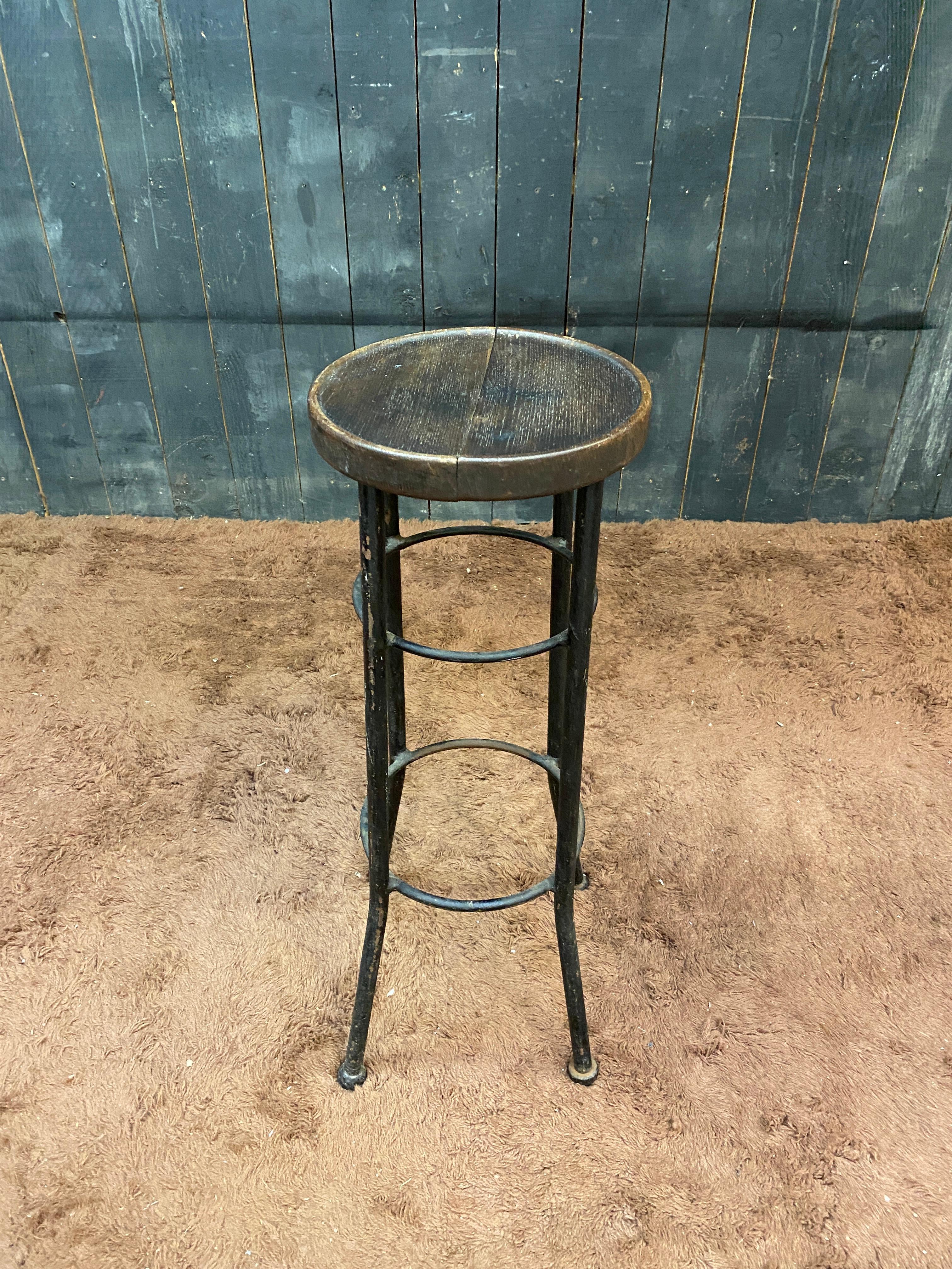Tabouret moderniste Art Déco circa 1930 en bois et métal peint patins en bois. Bon état - En vente à Mouscron, WHT