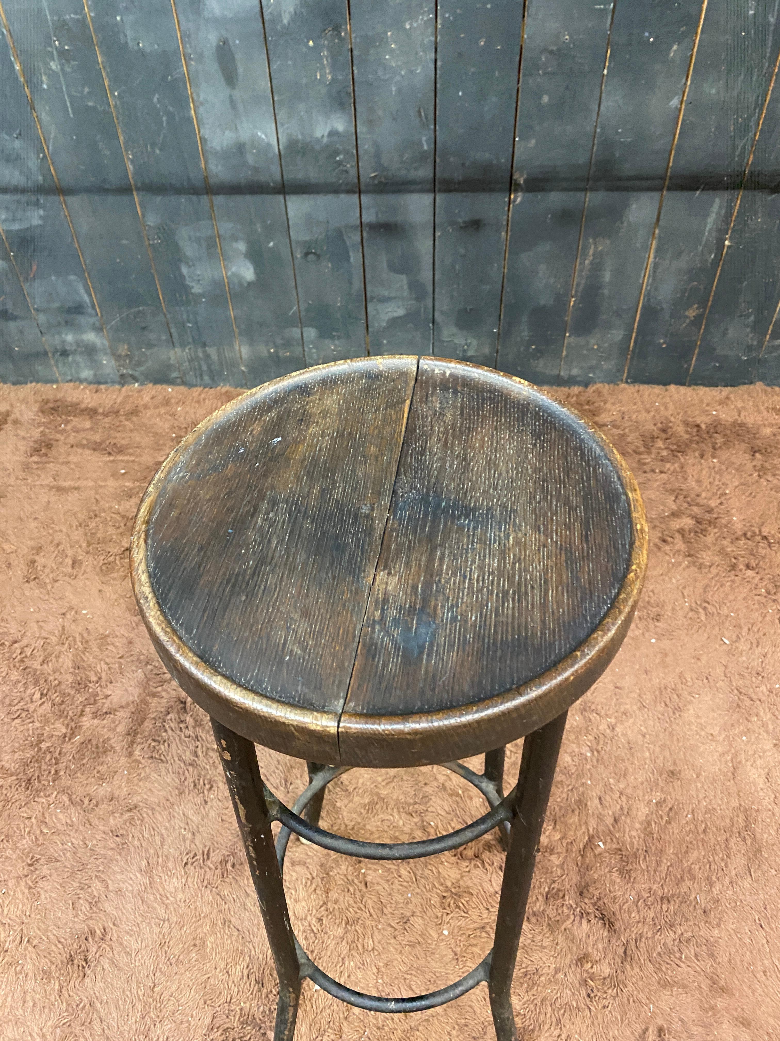 Tabouret moderniste Art Déco circa 1930 en bois et métal peint patins en bois. en vente 1