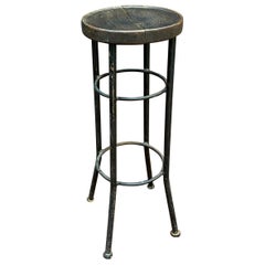 Tabouret moderniste Art Déco circa 1930 en bois et métal peint patins en bois.