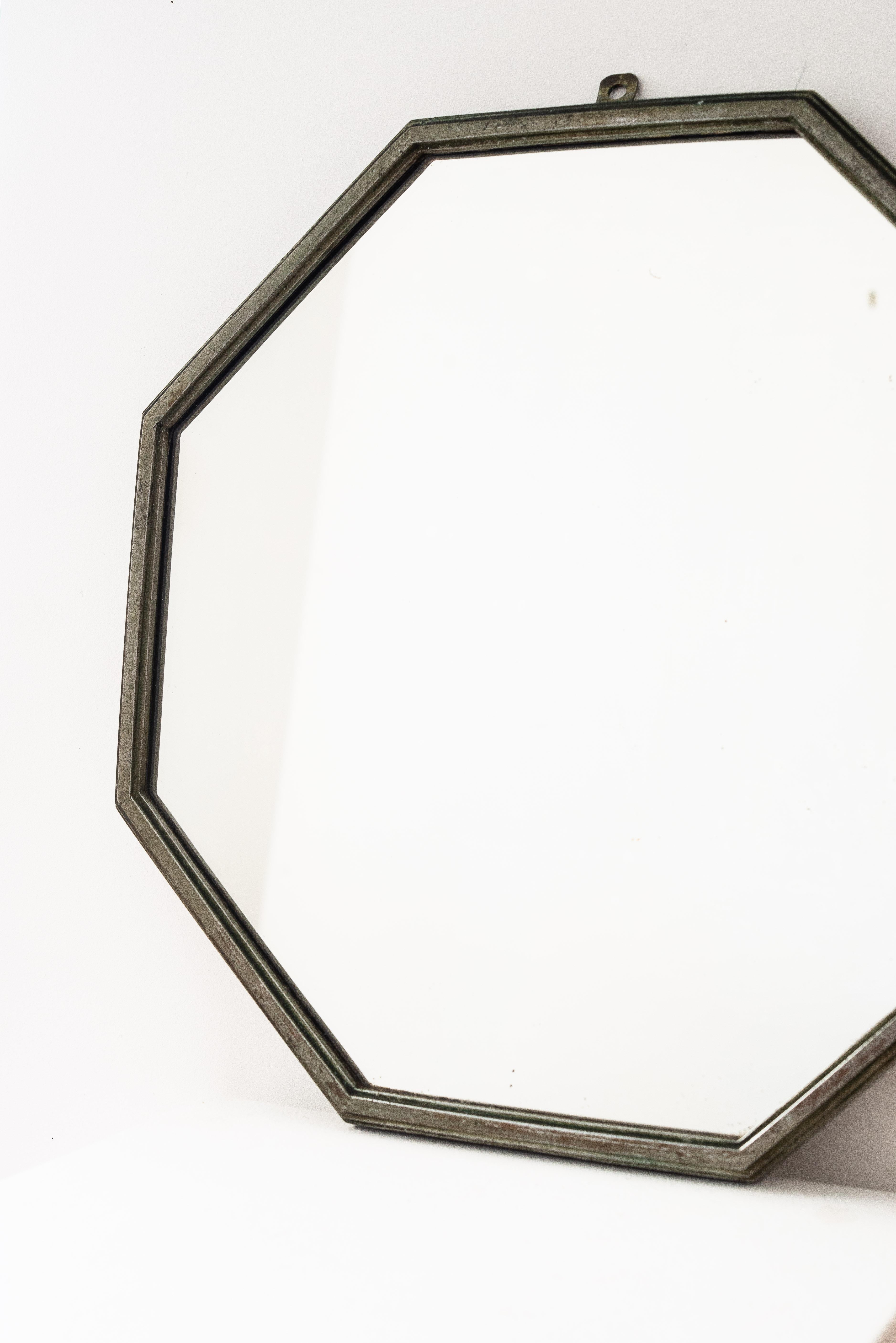 Art Deco Modernist Wall Mirror - Octagonal Silver Metal - Bauhaus Design - 1940s en vente 3