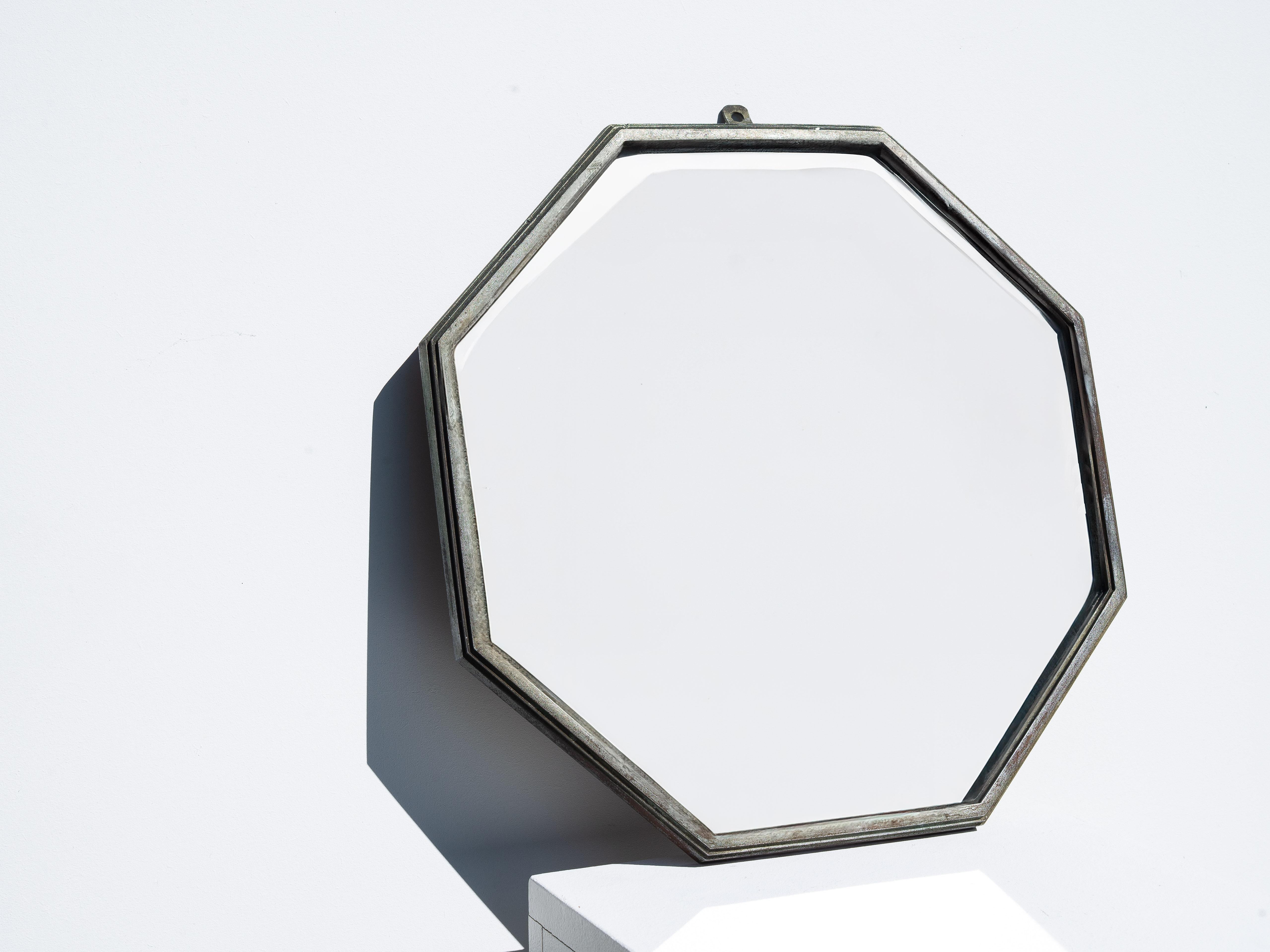 Art déco Art Deco Modernist Wall Mirror - Octagonal Silver Metal - Bauhaus Design - 1940s en vente