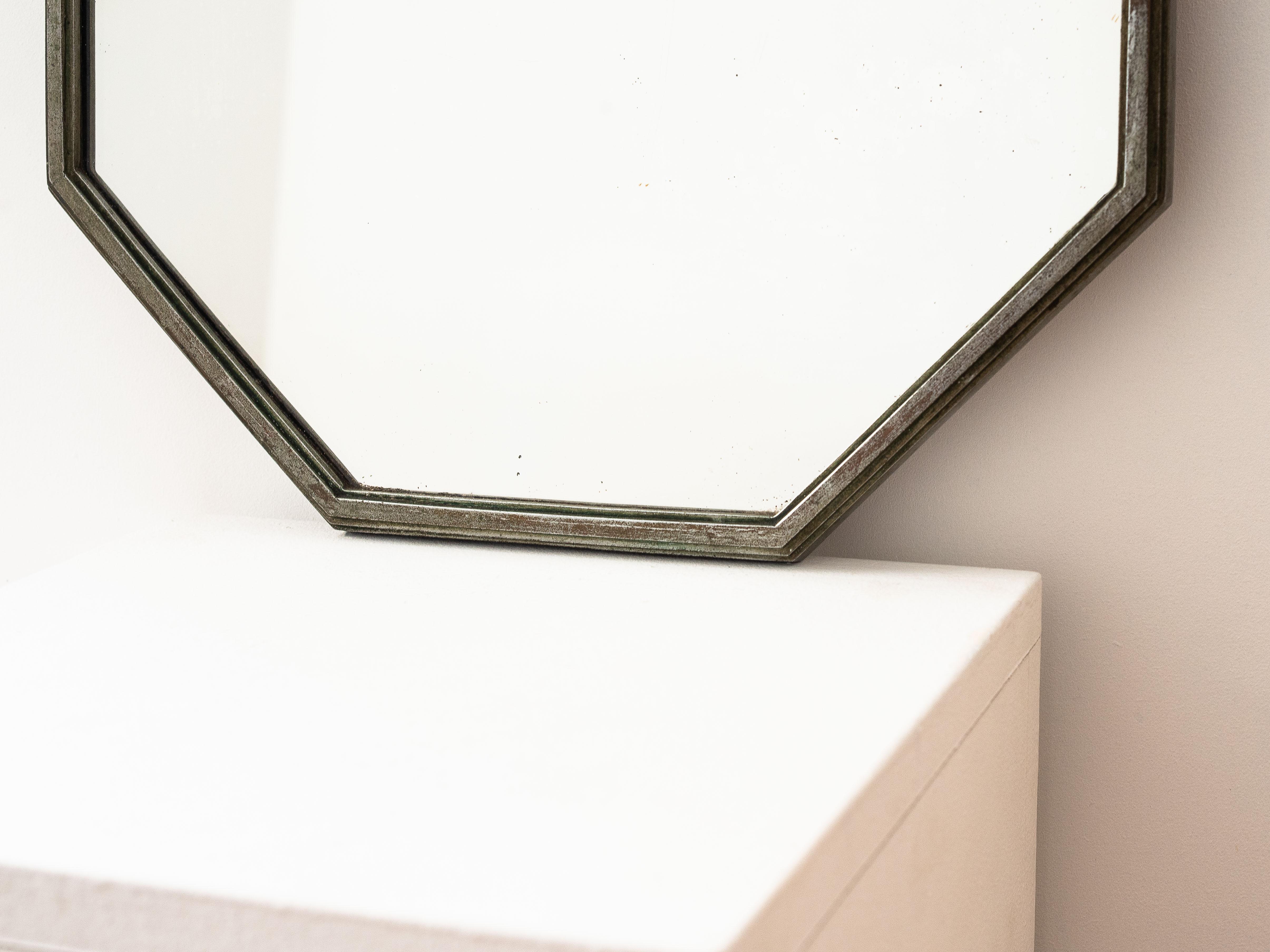 Français Art Deco Modernist Wall Mirror - Octagonal Silver Metal - Bauhaus Design - 1940s en vente