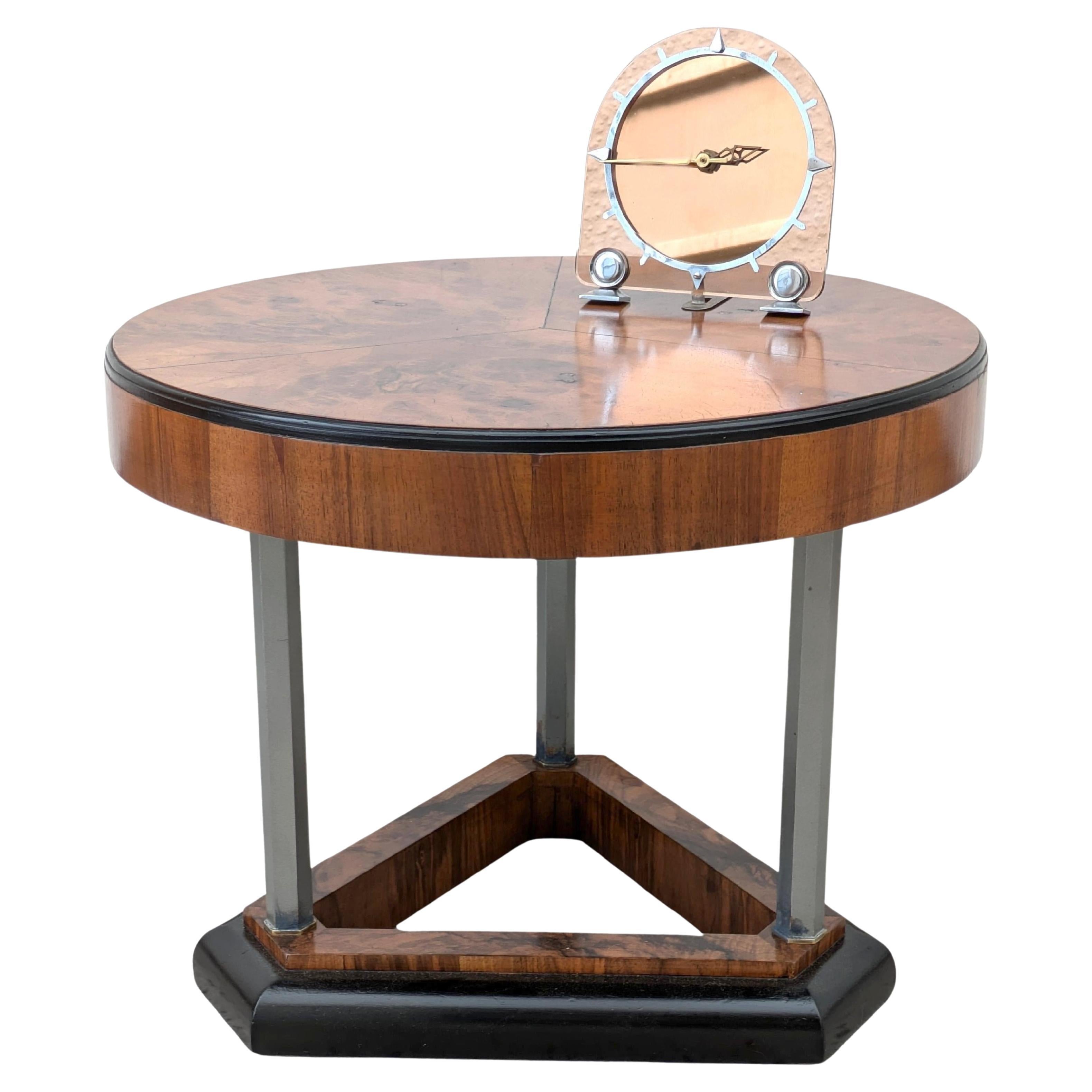 For your consideration is this rare and highly stylised Art Deco circular modernist occasional table dating to the 1930's and English in origin. Three supporting chrome legs which have dulled over time but still looks spectacular. This is a superbly