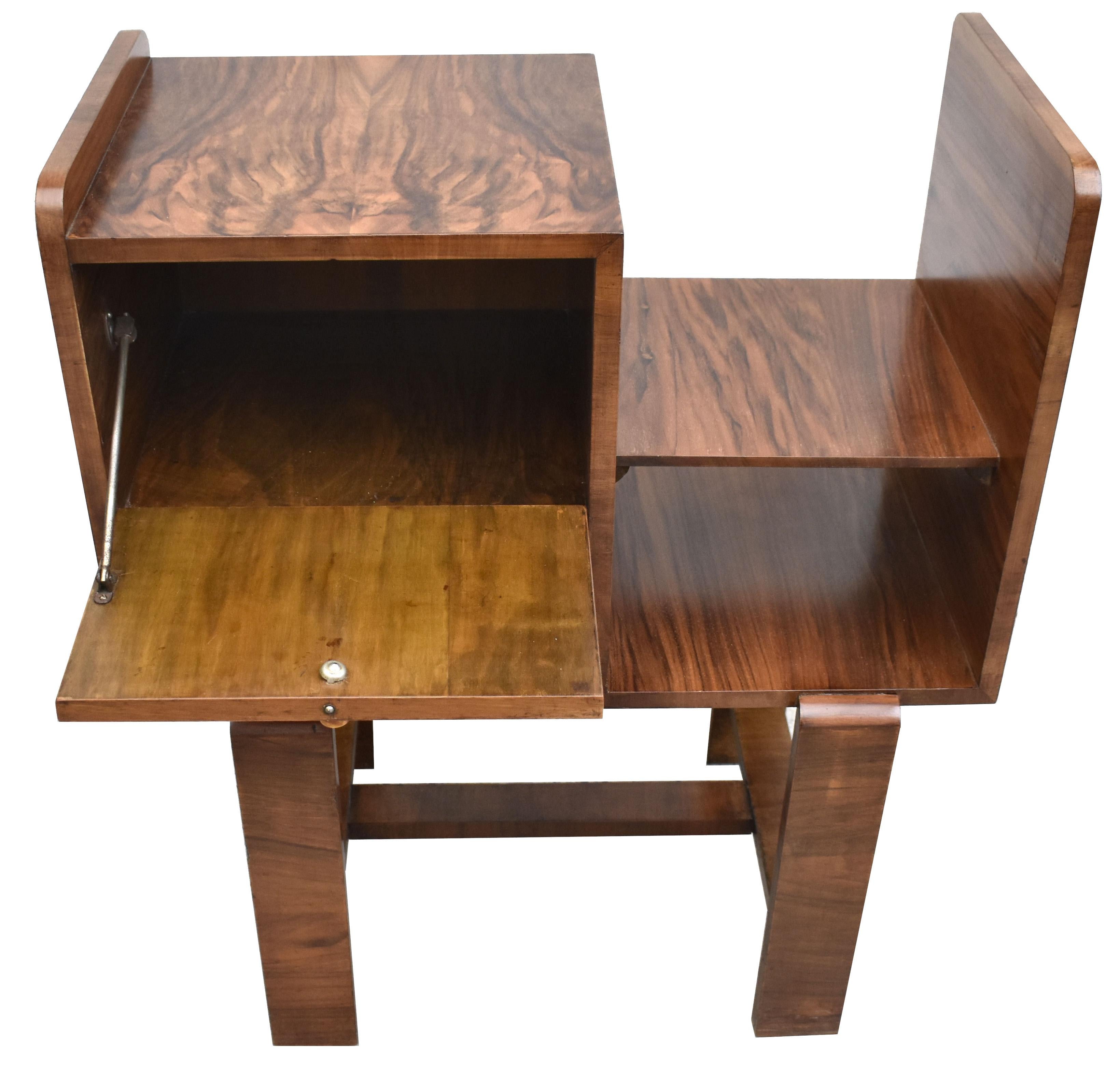Mesa Telefónica Art Decó Modernista de Nogal, Inglesa, C1930 Baquelita en venta