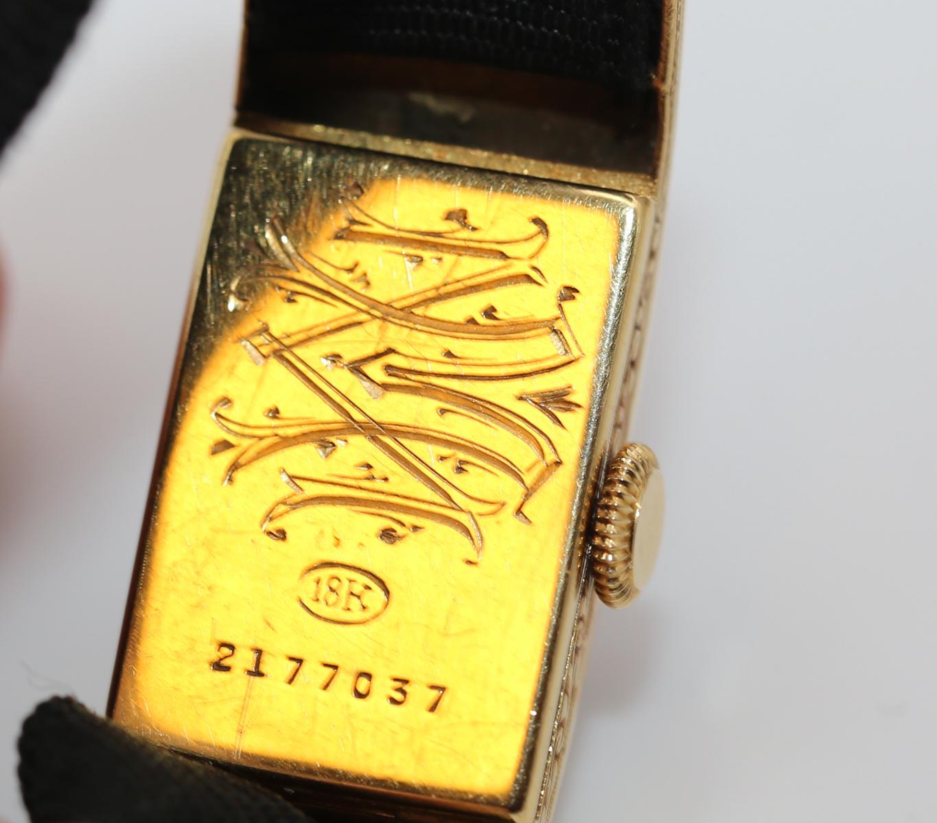 Art Deco Curved Moeris Ladies Сheckered Enamel Watch Box, 1910 For Sale 3