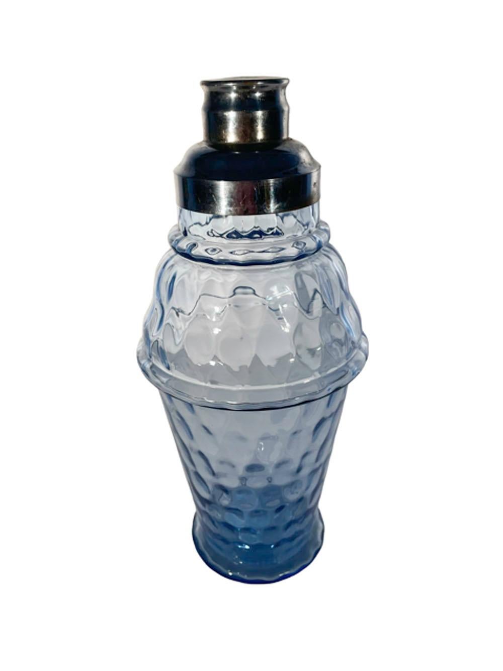 20ième siècle Shaker à cocktail en verre bleu moulé Art Déco avec motif d'imprimé de pouces sur toute sa surface  en vente