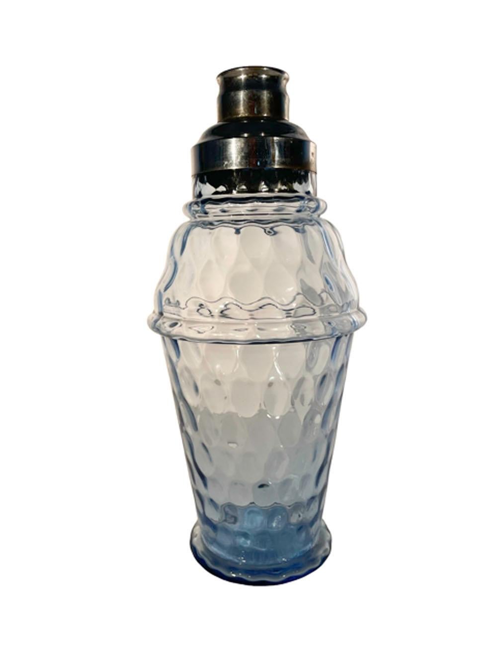 Verre Shaker à cocktail en verre bleu moulé Art Déco avec motif d'imprimé de pouces sur toute sa surface  en vente