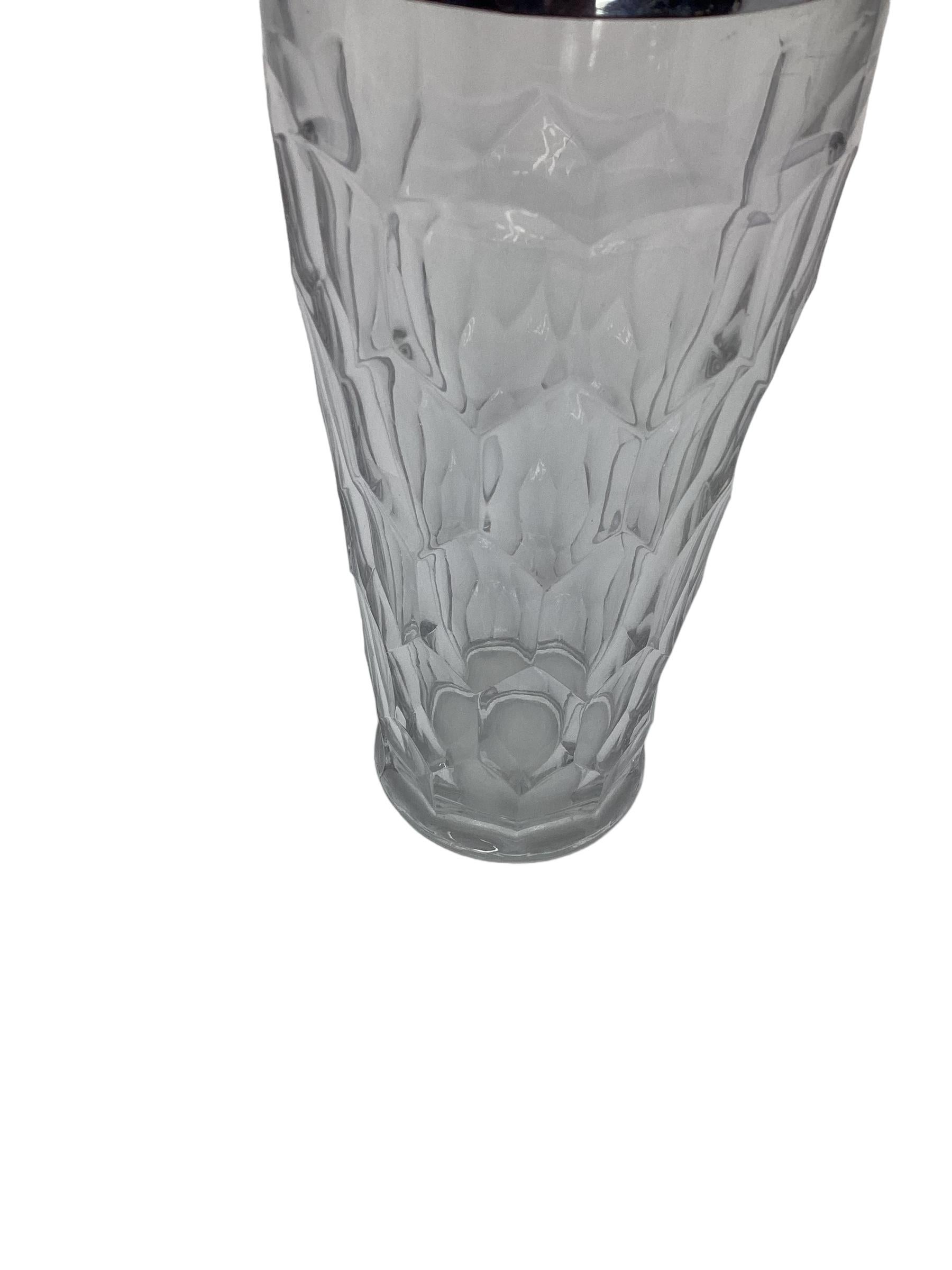 Américain Shaker à cocktail Art Déco en verre moulé transparent avec motif de diamants en vente