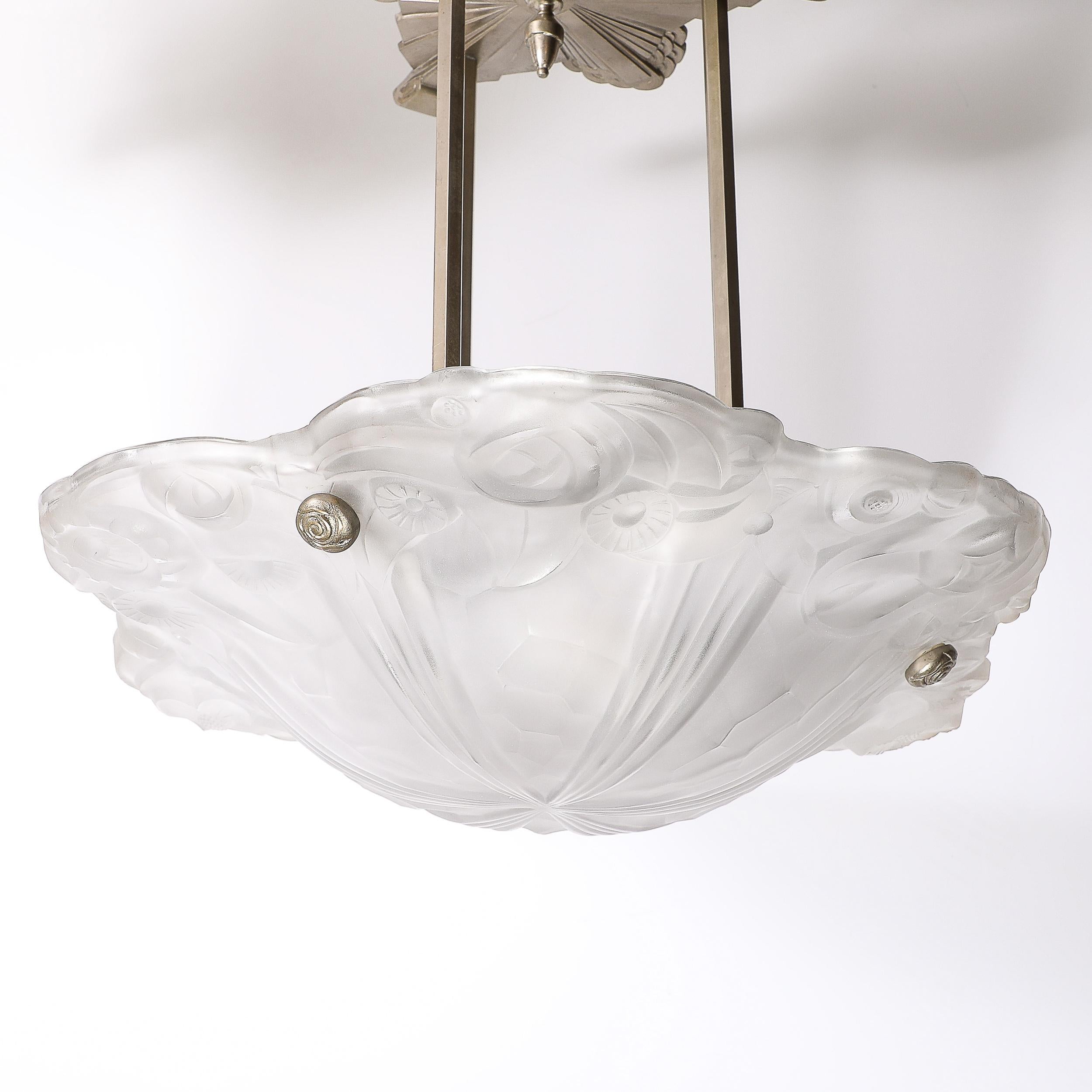 Art Deco geformt, mattiert floralen abstrakten kubistischen & Nickel-Kronleuchter signiert Degué im Angebot 2