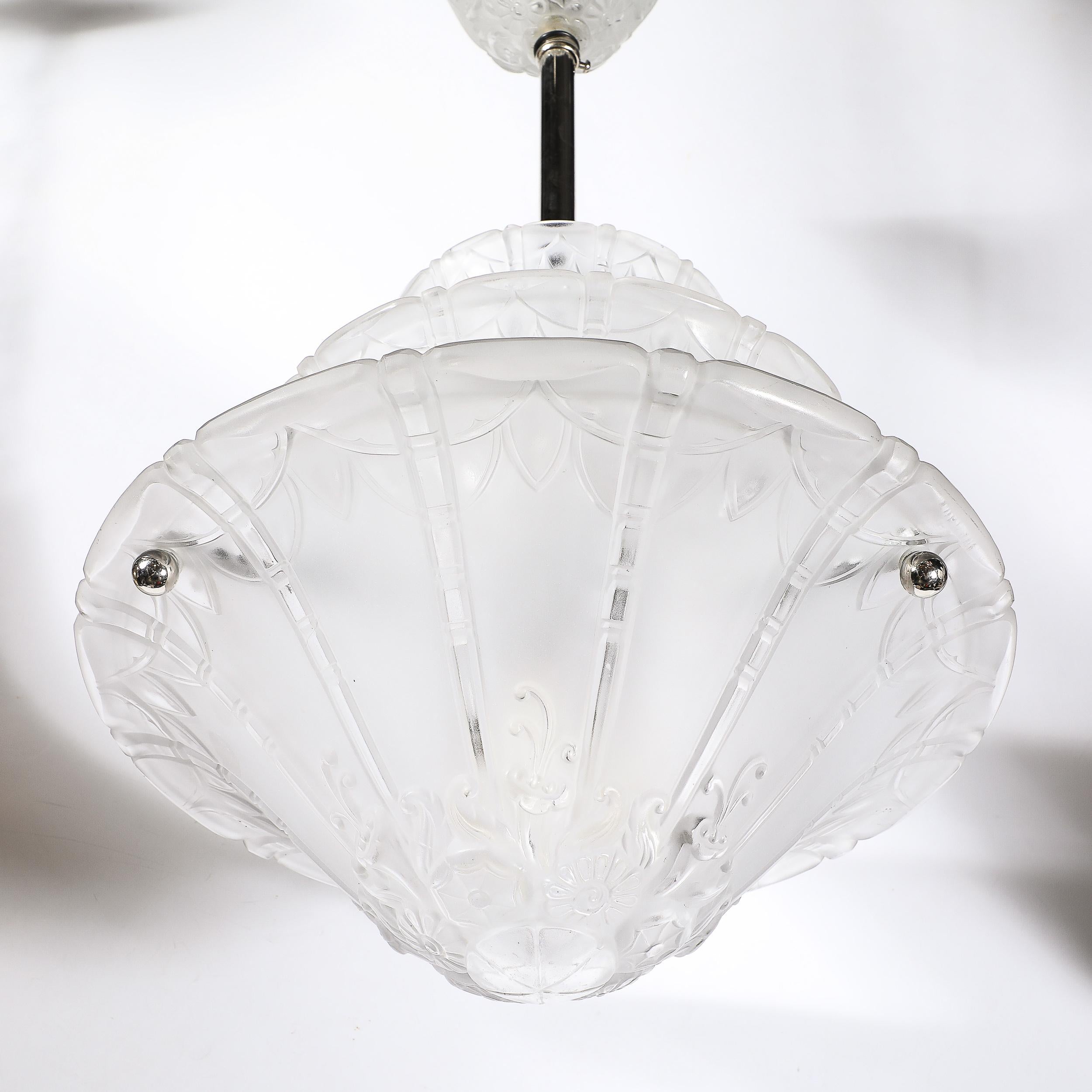 Lampadario a sospensione in vetro smerigliato e modellato Art Deco con dettagli in rilievo firmato Daum in vendita 7