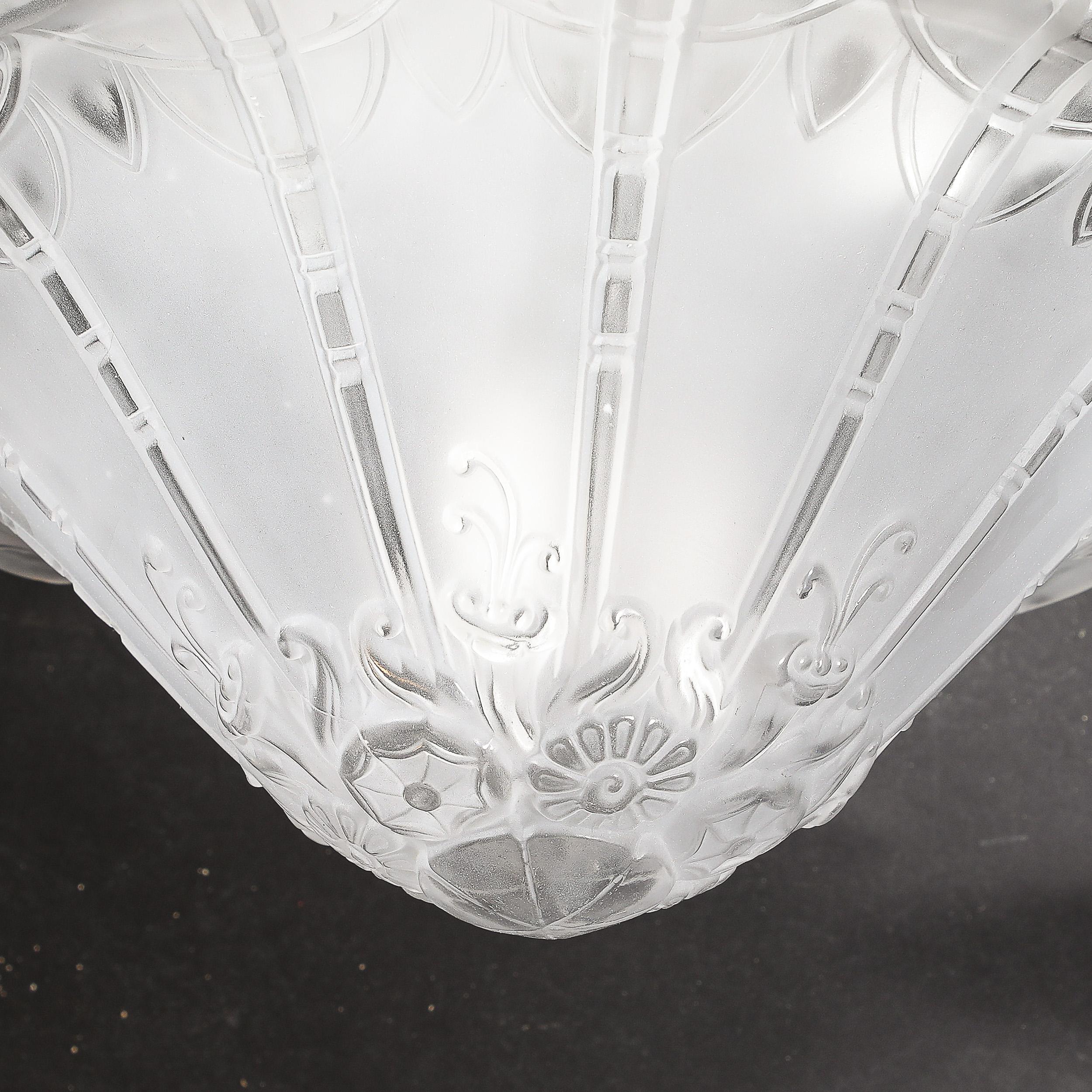 Lampadario a sospensione in vetro smerigliato e modellato Art Deco con dettagli in rilievo firmato Daum in vendita 11