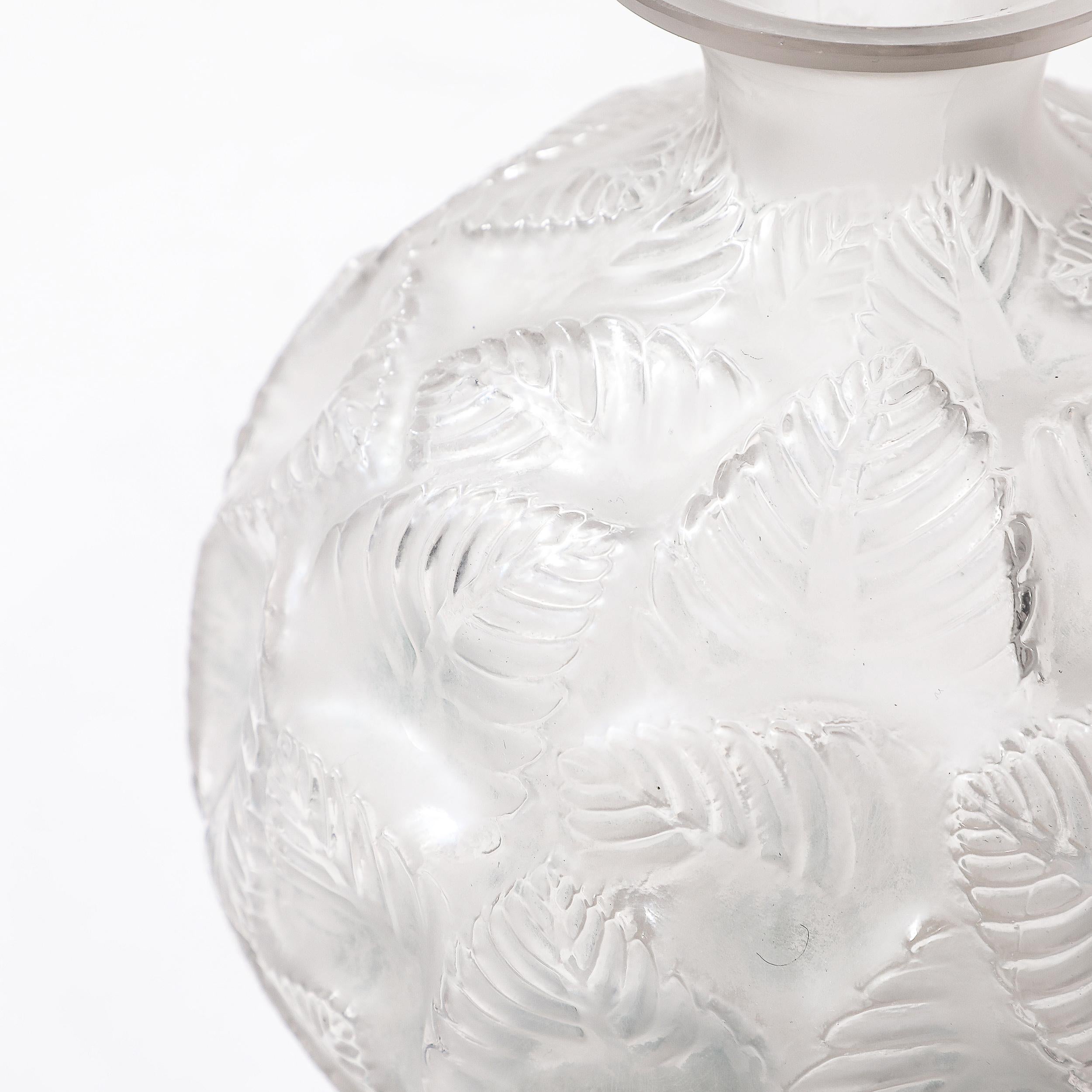 Art déco-Vase Ormeaux aus geformtem und mattiertem Glas, signiert Lalique, Art déco im Angebot 2