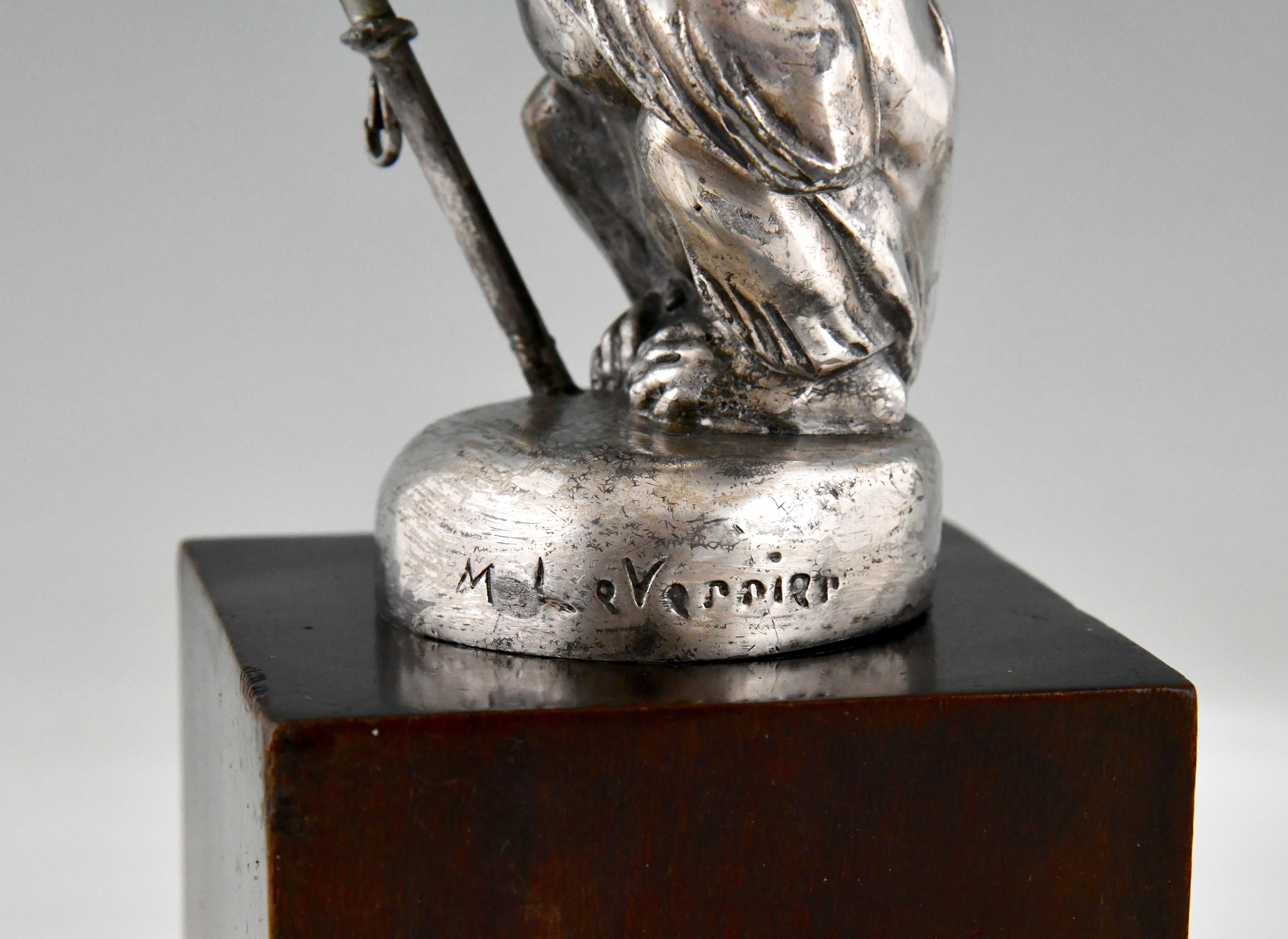 Scimmia Mascotte con asta della bandiera Boubou di Art Verrier Francia 1920 in vendita 3