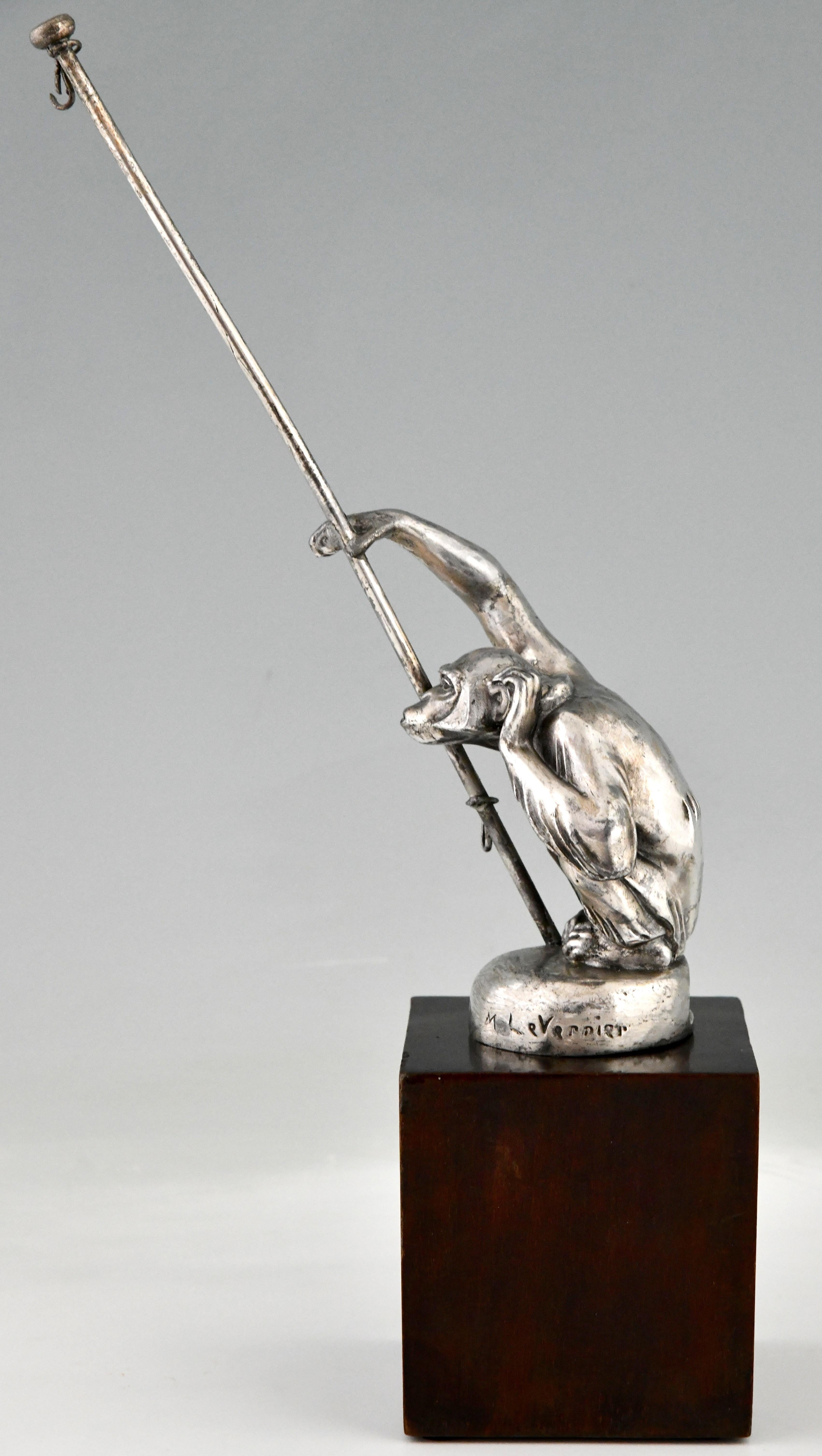 Metallo Scimmia Mascotte con asta della bandiera Boubou di Art Verrier Francia 1920 in vendita