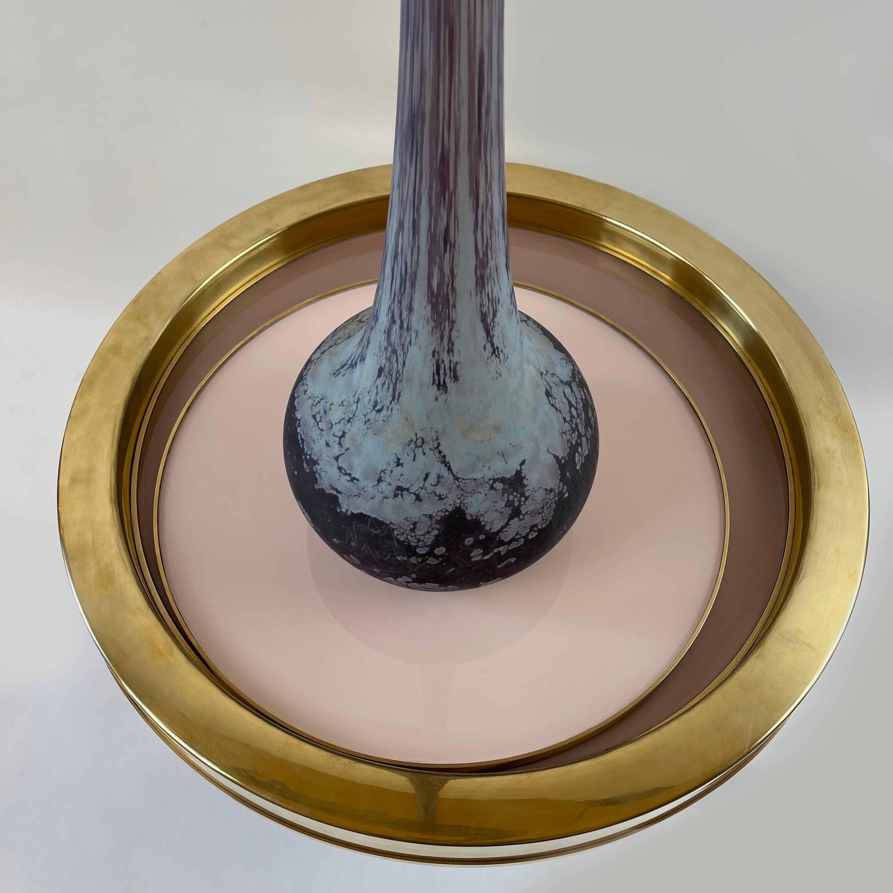 Vase soliflore monumental Art Déco en verre d'art égyptien violet par Daum Nancy en vente 2