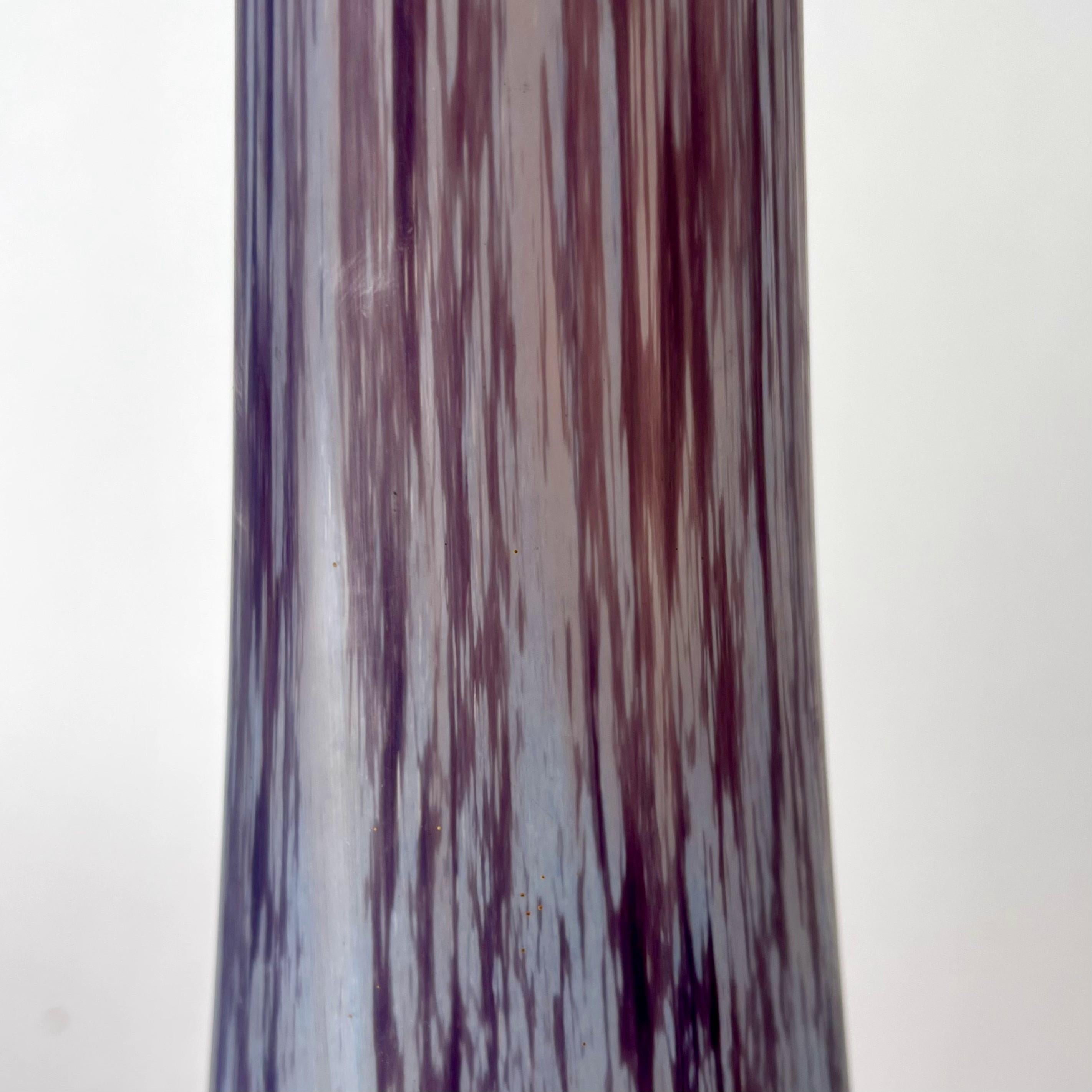 Français Vase soliflore monumental Art Déco en verre d'art égyptien violet par Daum Nancy en vente