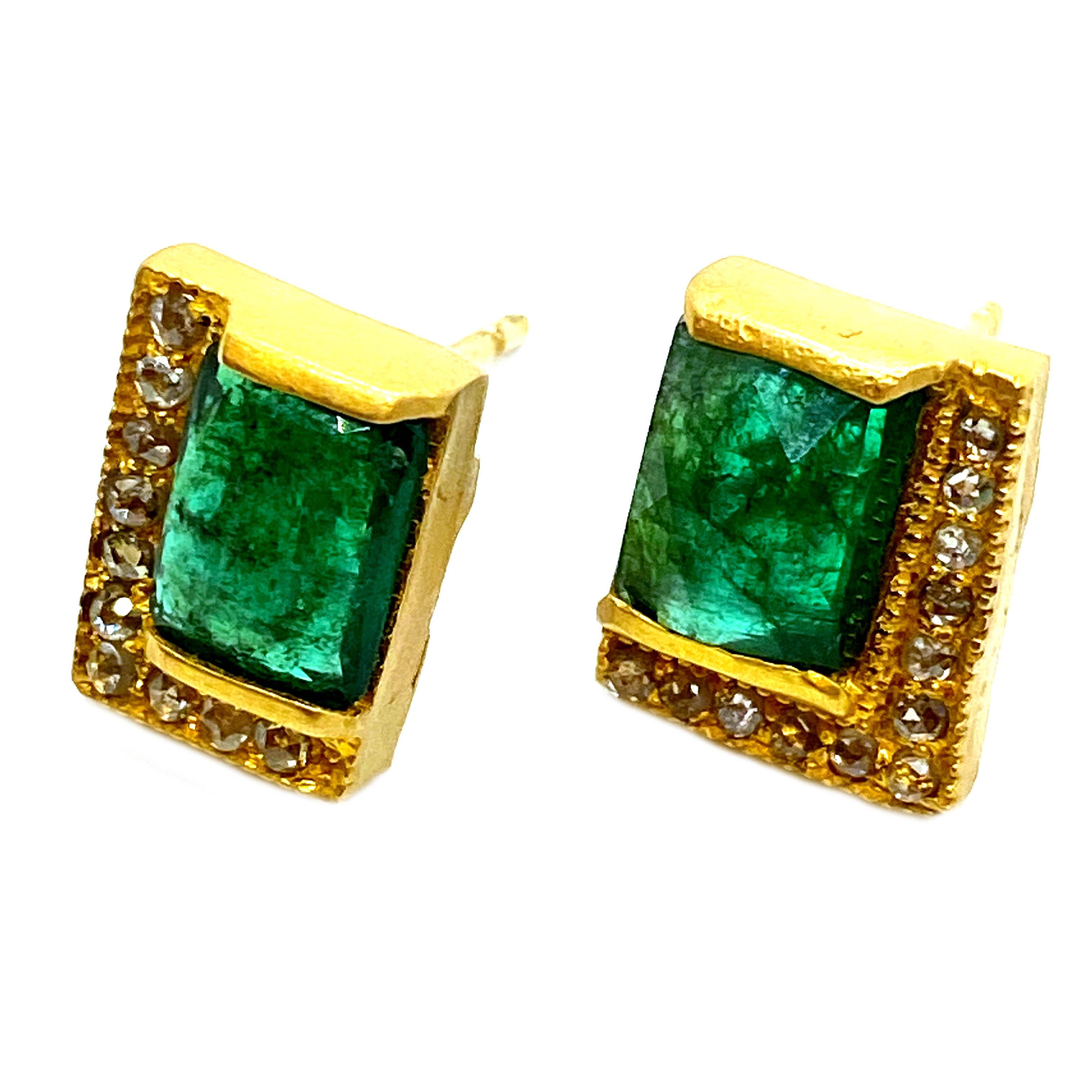 Art Deco Style Mosaic 20 Karat Yellow Gold Emerald Coomi Stud Earrings In New Condition For Sale In Secaucus, NJ