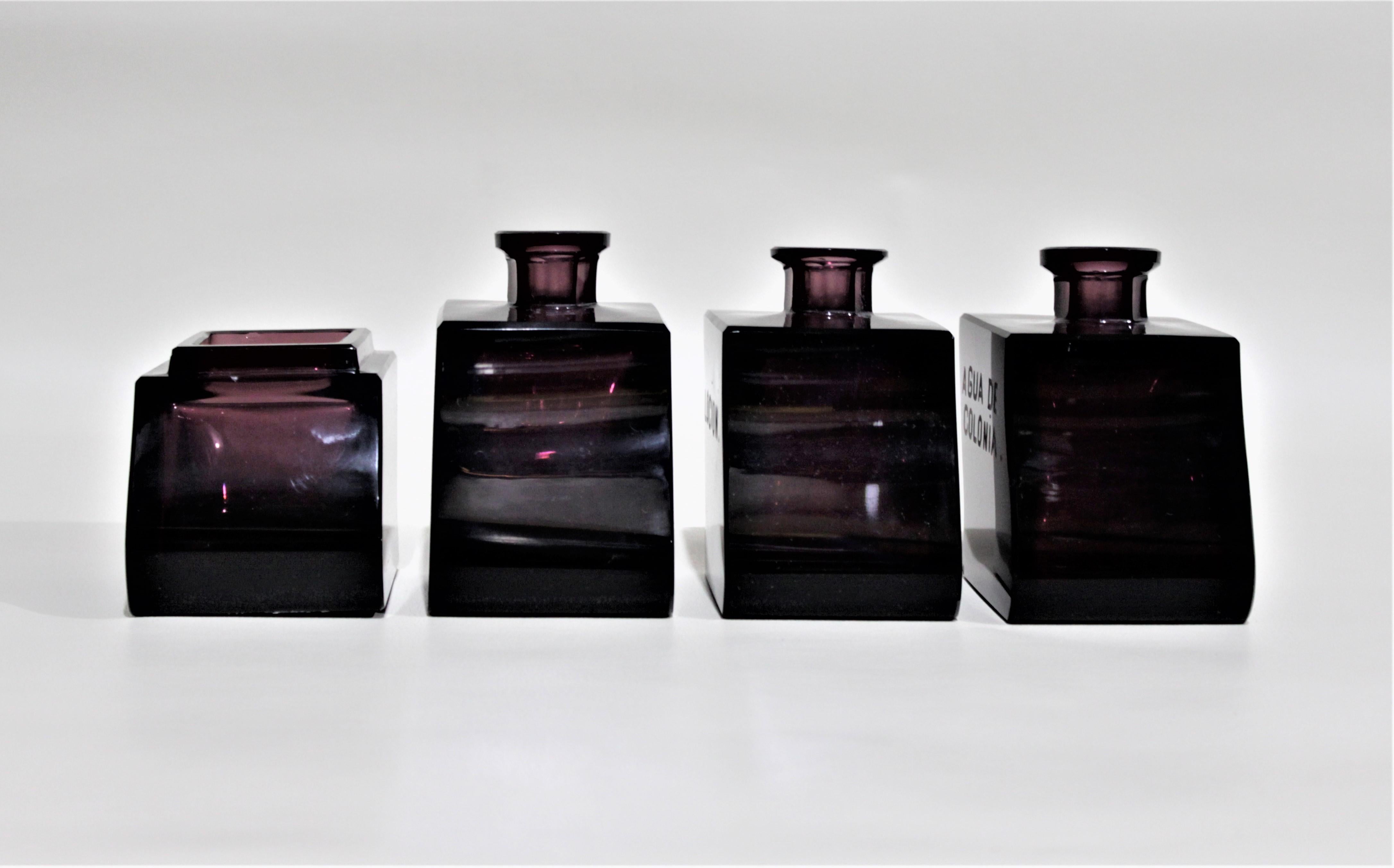 Art Déco Set di flaconi e barattoli di profumo in cristallo ametista a incastro in stile Art Deco Moser in vendita