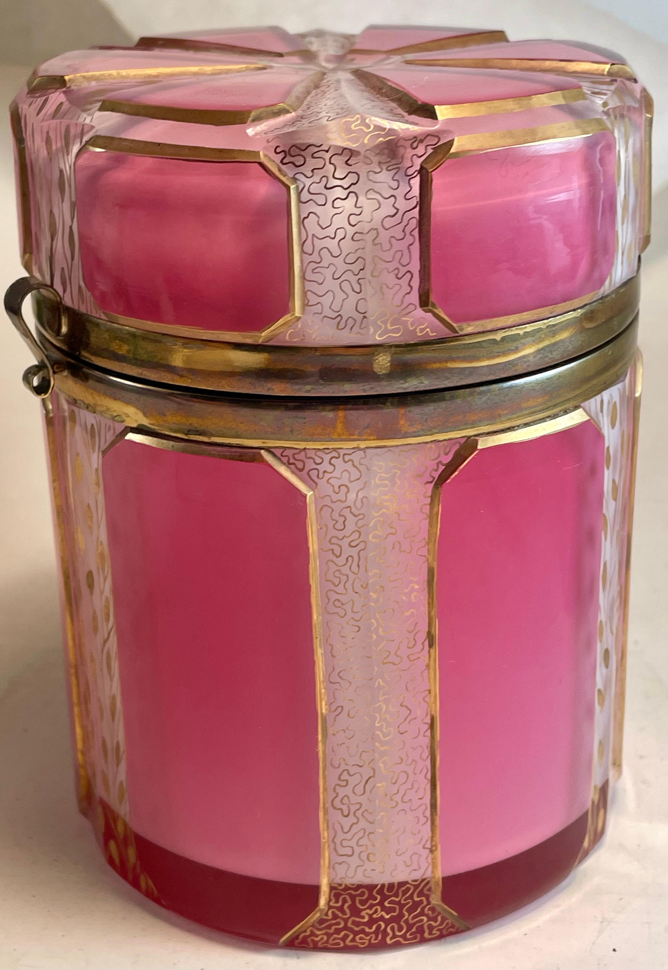 Art déco Art Deco Moser Style Pink Clear White Cased Cut Glass Hinged Lid Lg Dresser Box en vente