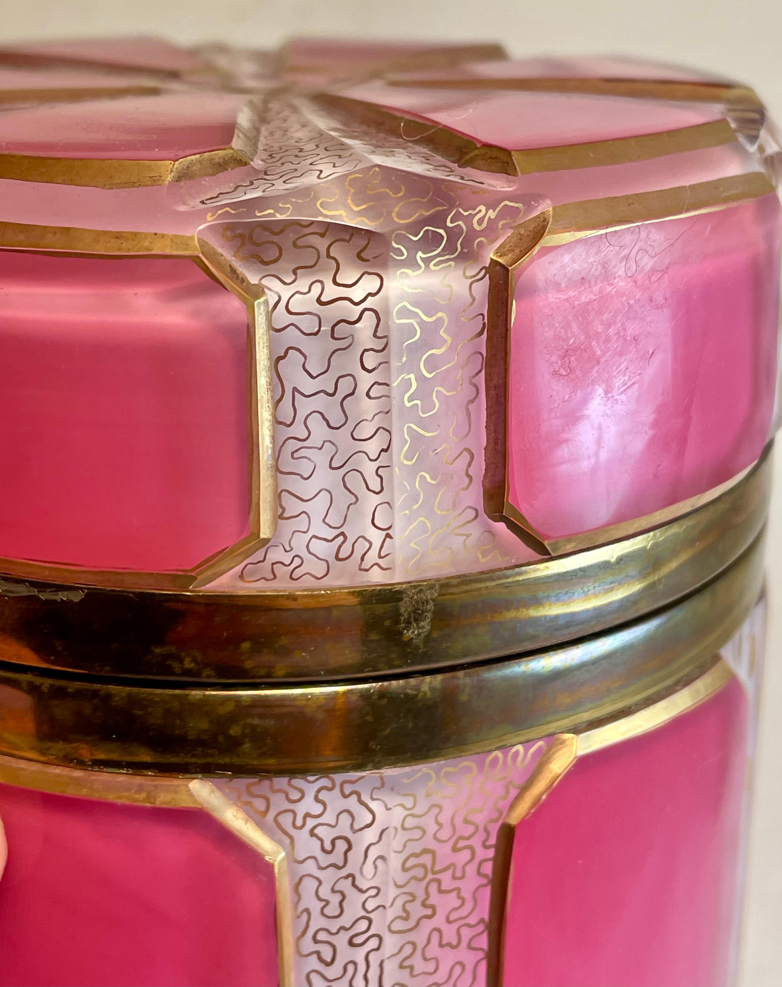 Art Deco Moser Style Pink Clear White Cased Cut Glass Hinged Lid Lg Dresser Box Bon état - En vente à Clifton Forge, VA