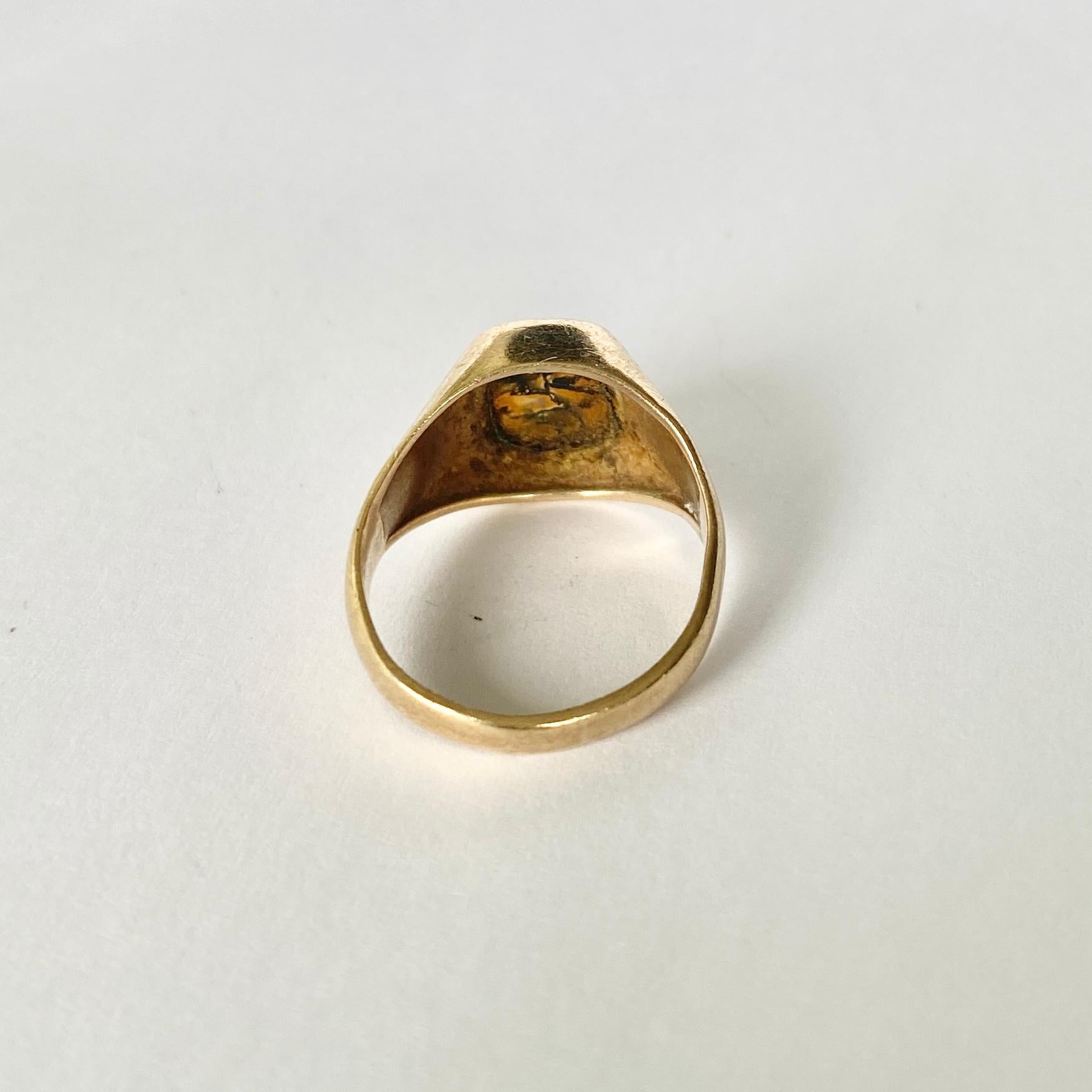 This wonderful moss agate stone has marbling of deep green and amber colour running through. Surrounding the stone there is a simple frame and simple setting. Fully hallmarked Birmingham 1921.

Ring Size: J 1/2 or 5 
Stone Dimensions: 9x7mm