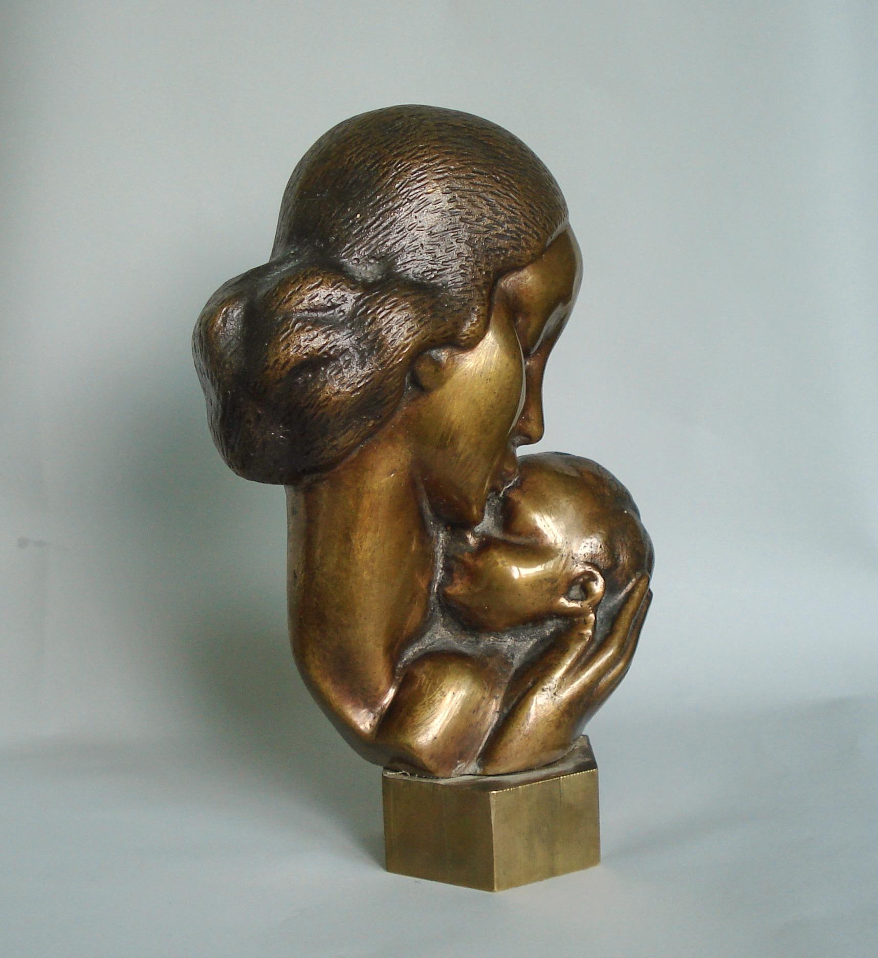 mother and child sculpture