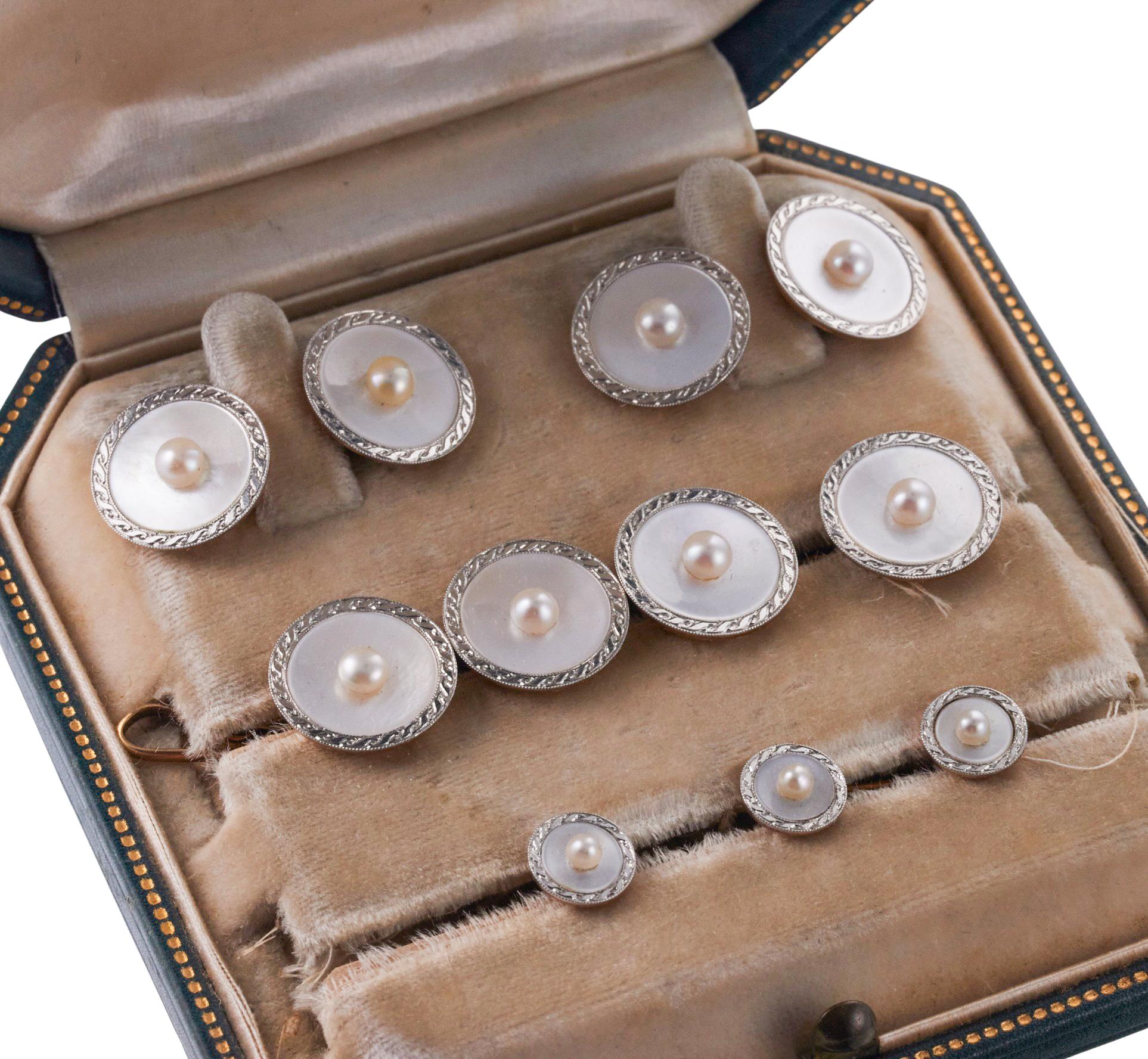 Classic Art Deco cufflinks & studs set, retailed by Raymond Yard, set in 14k gold with platinum top, decorated with pearl in the center, and mother of pearl top. Cufflink top is 9/16