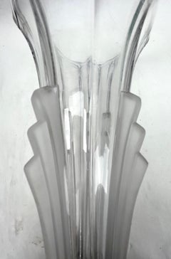 Vase Art déco en verre moulé, Tchécoslovaquie, années 1930