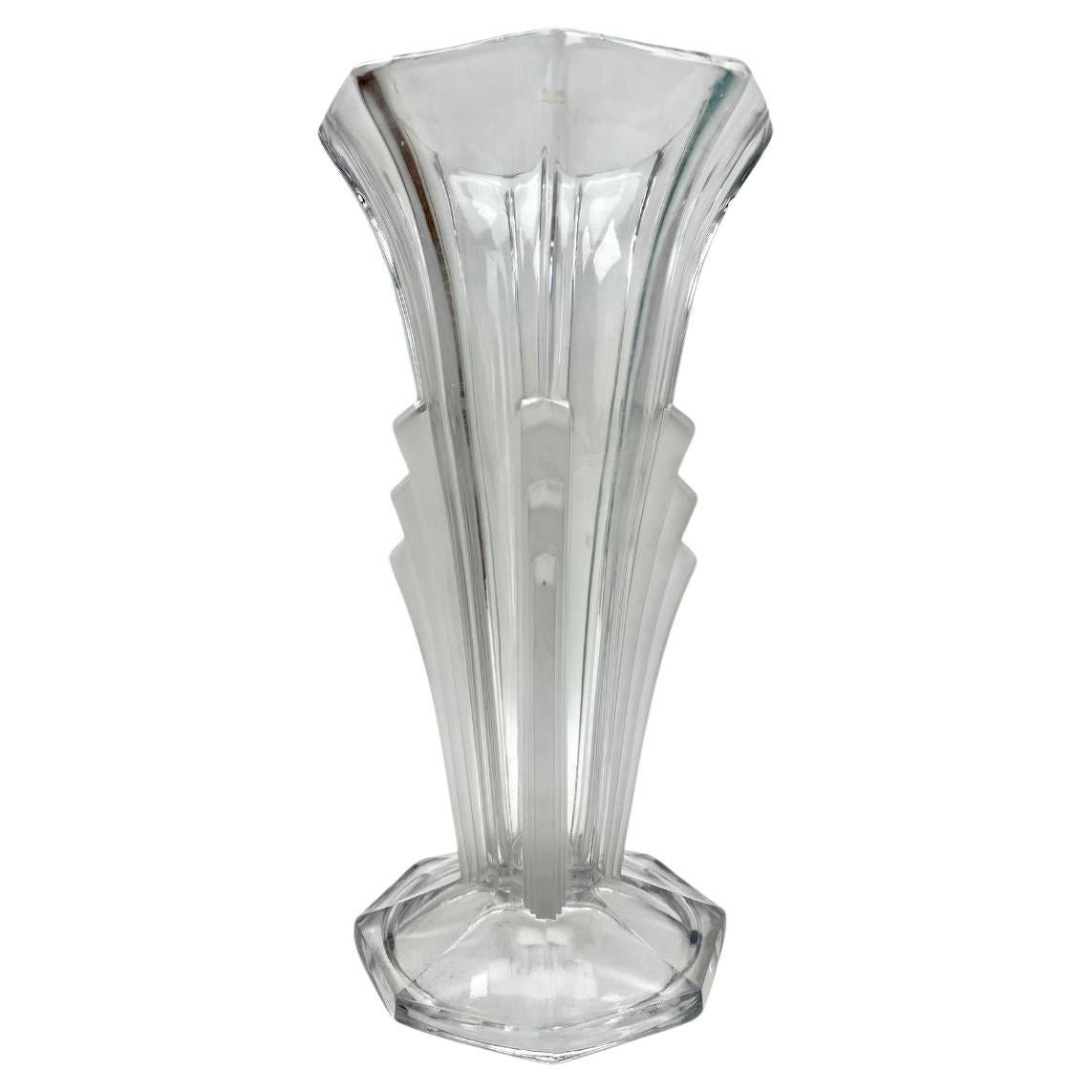 Jarrón de cristal moldeado Art Déco, Checoslovaquia Años 30