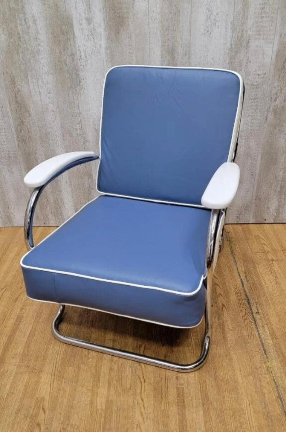 Art Deco Mucke-Melder Tubular Steel Lounge Chair Newly Upholstered in Leather

1950s Art Deco Mucke-Melder tubular steel molded wood arm lounge chair. This chair is newly upholstered in a lustrous full grain 2-Toned Edelman Leather with a