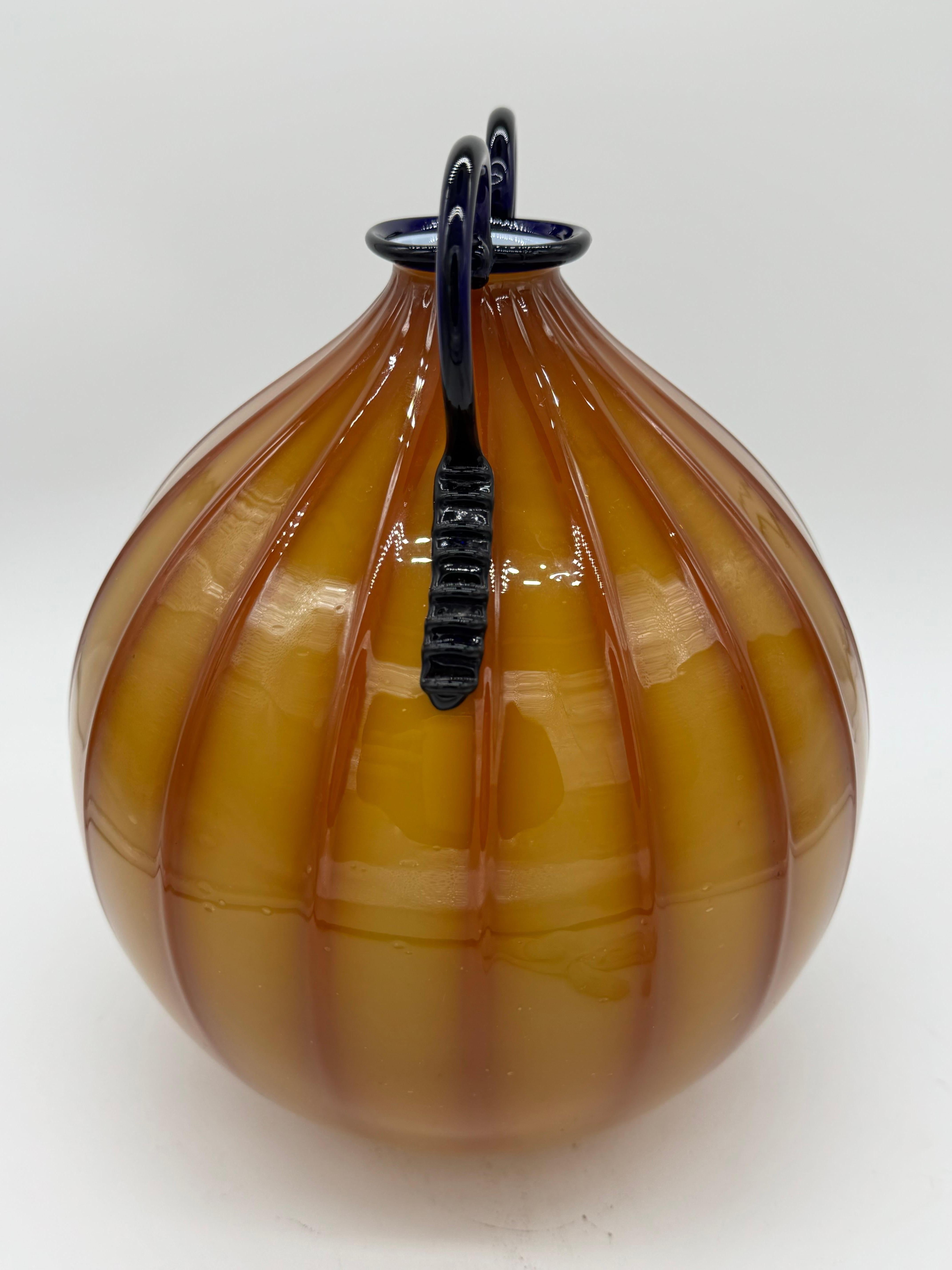 Art Deco Murano Glass Amphora by Fratelli Toso In Good Condition For Sale In CABA, AR