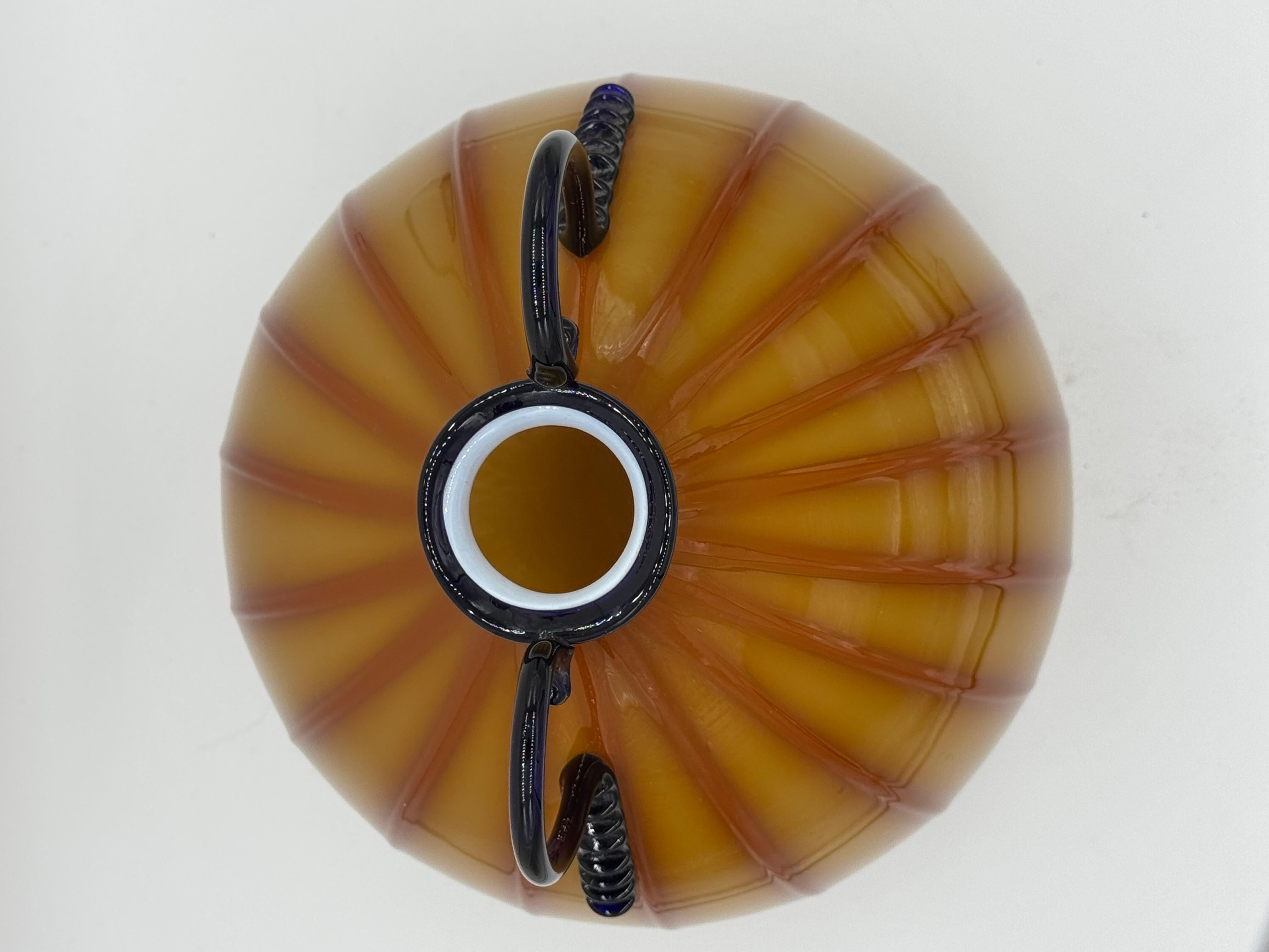Art Deco Murano Glass Amphora by Fratelli Toso For Sale 2