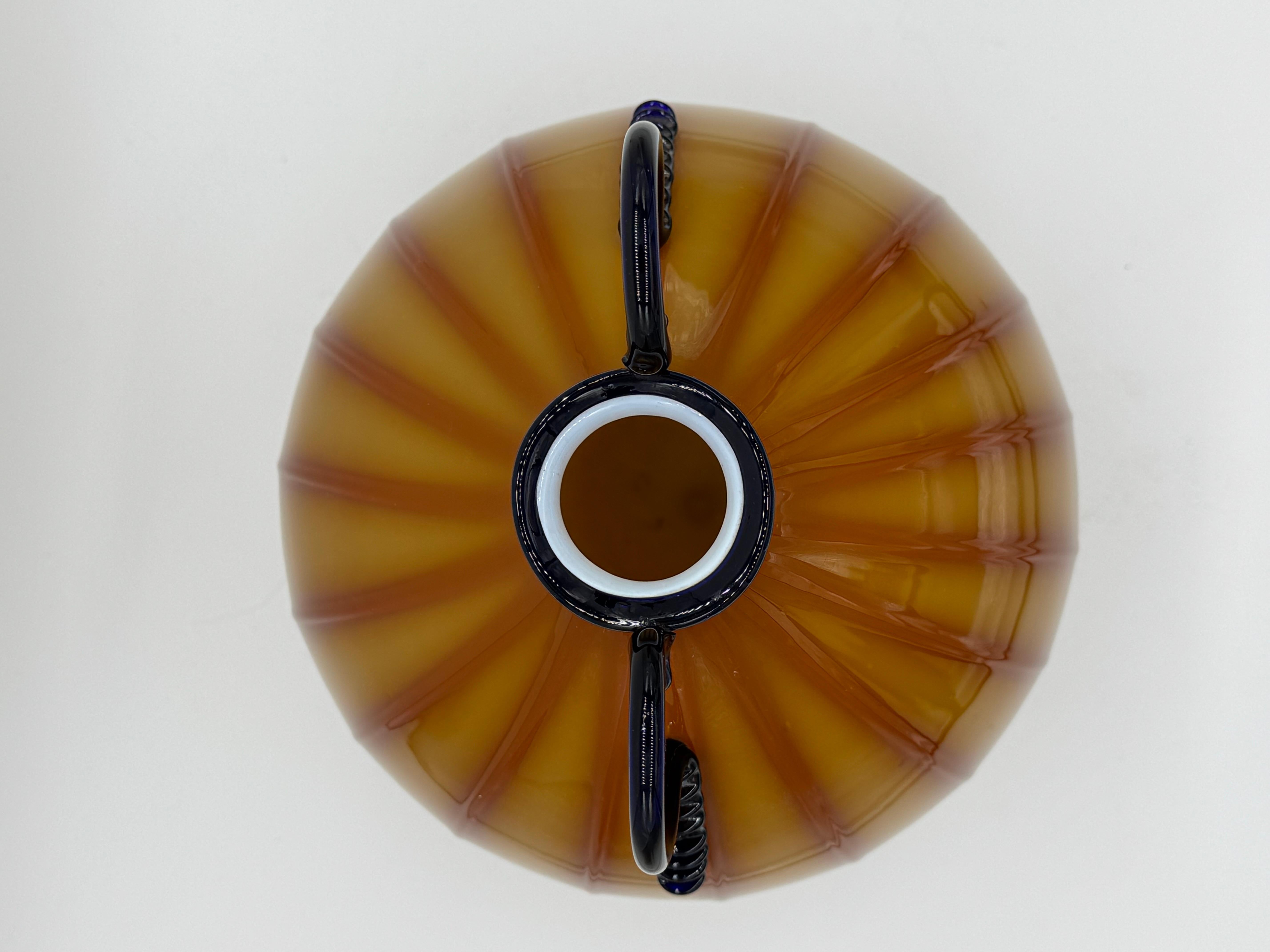 Art Deco Murano Glass Amphora by Fratelli Toso For Sale 3