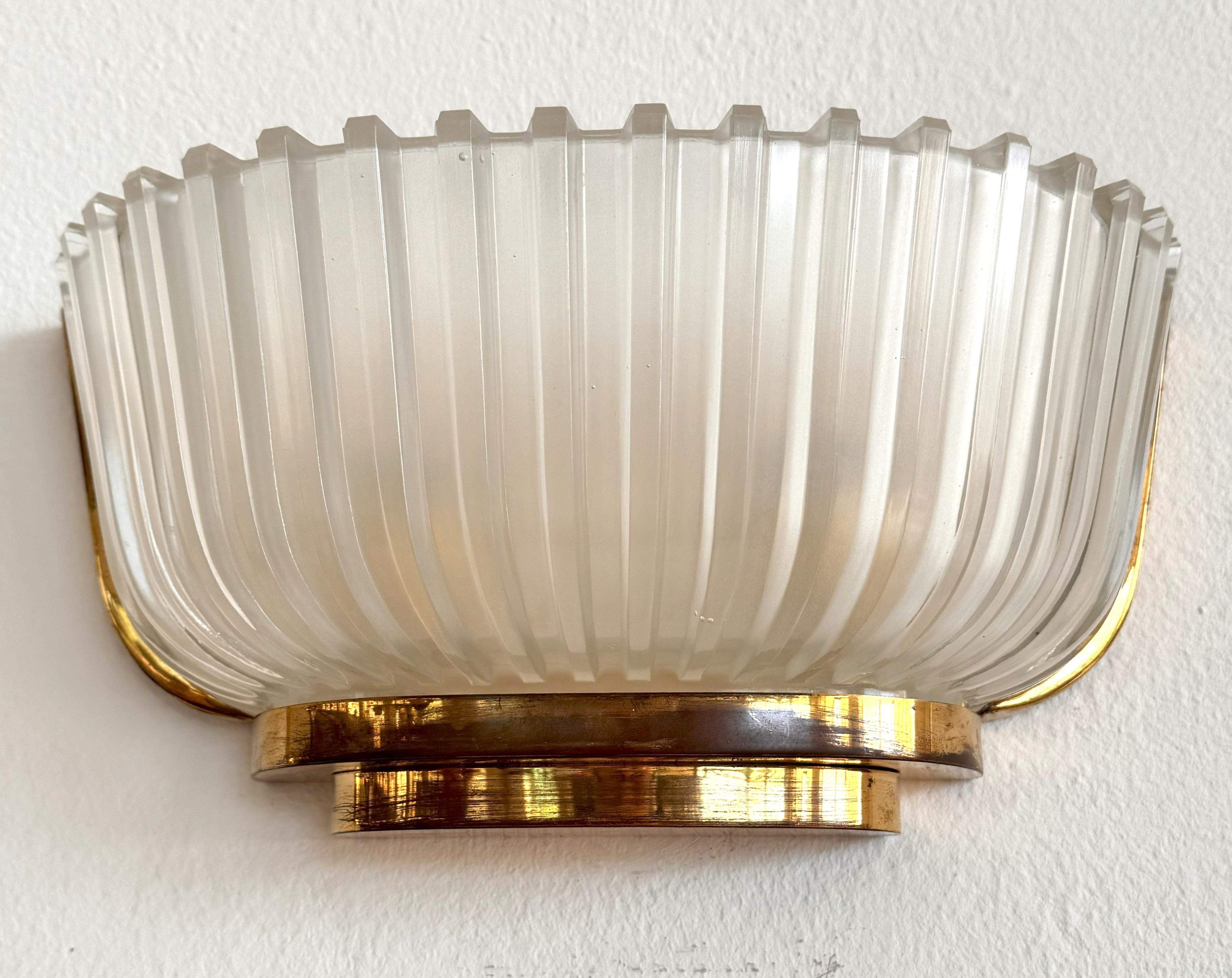 Italiano Applique in vetro di Murano e ottone Art Déco di Archimede Seguso, anni '40 in vendita