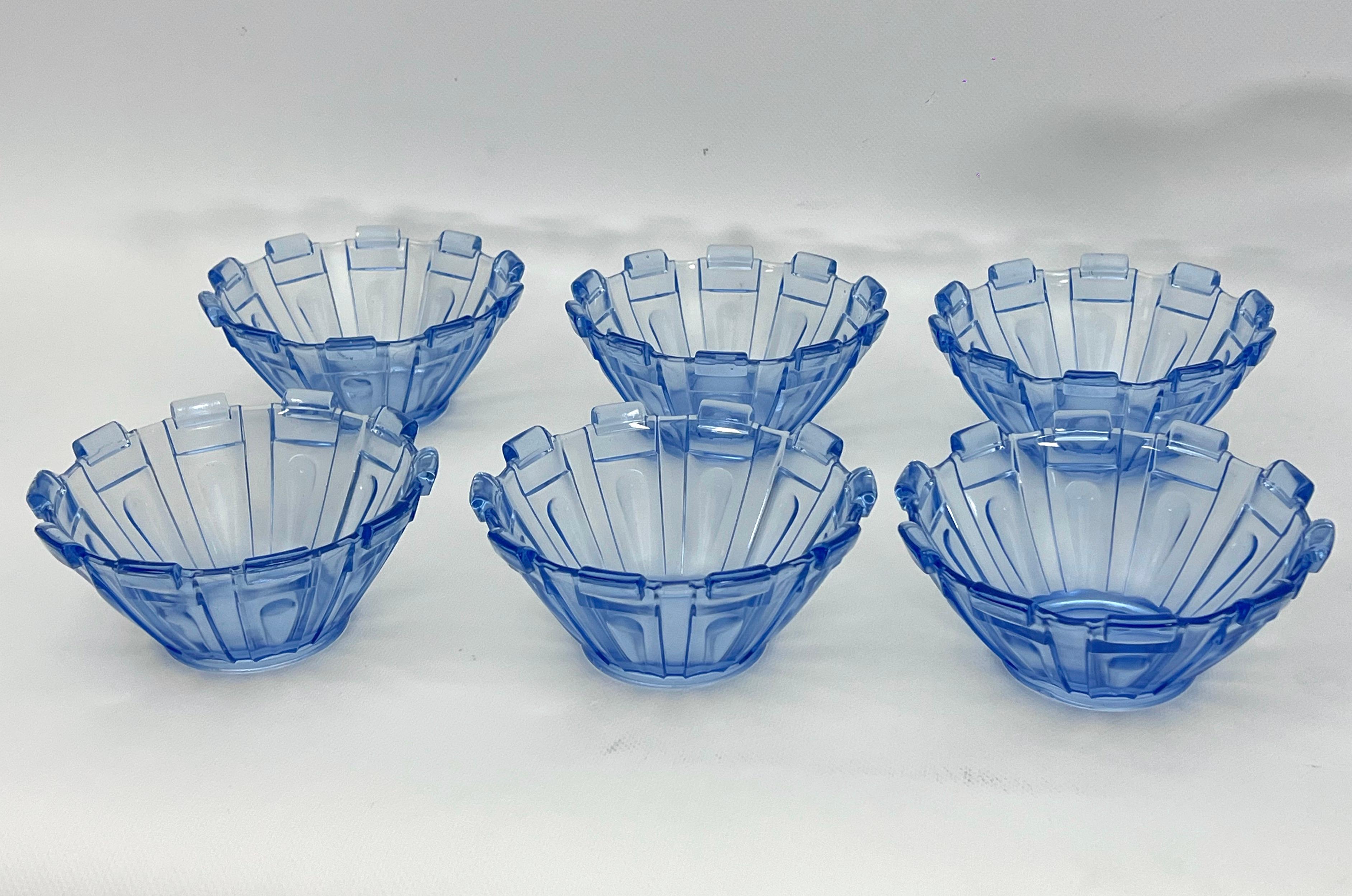 20th Century Art Deco Murano glass serving bowl set of 13. Italy 1930s For Sale