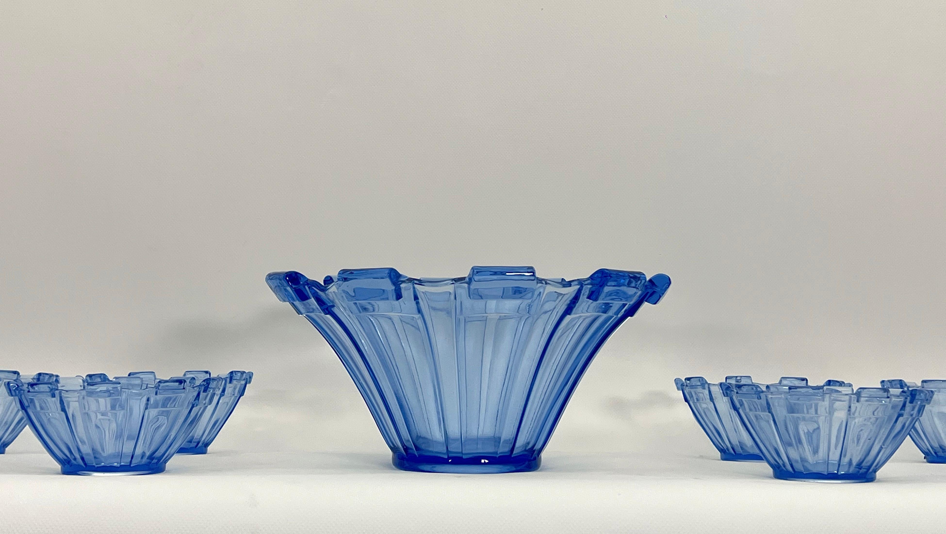 Art Deco Murano glass serving bowl set of 13. Italy 1930s For Sale 2