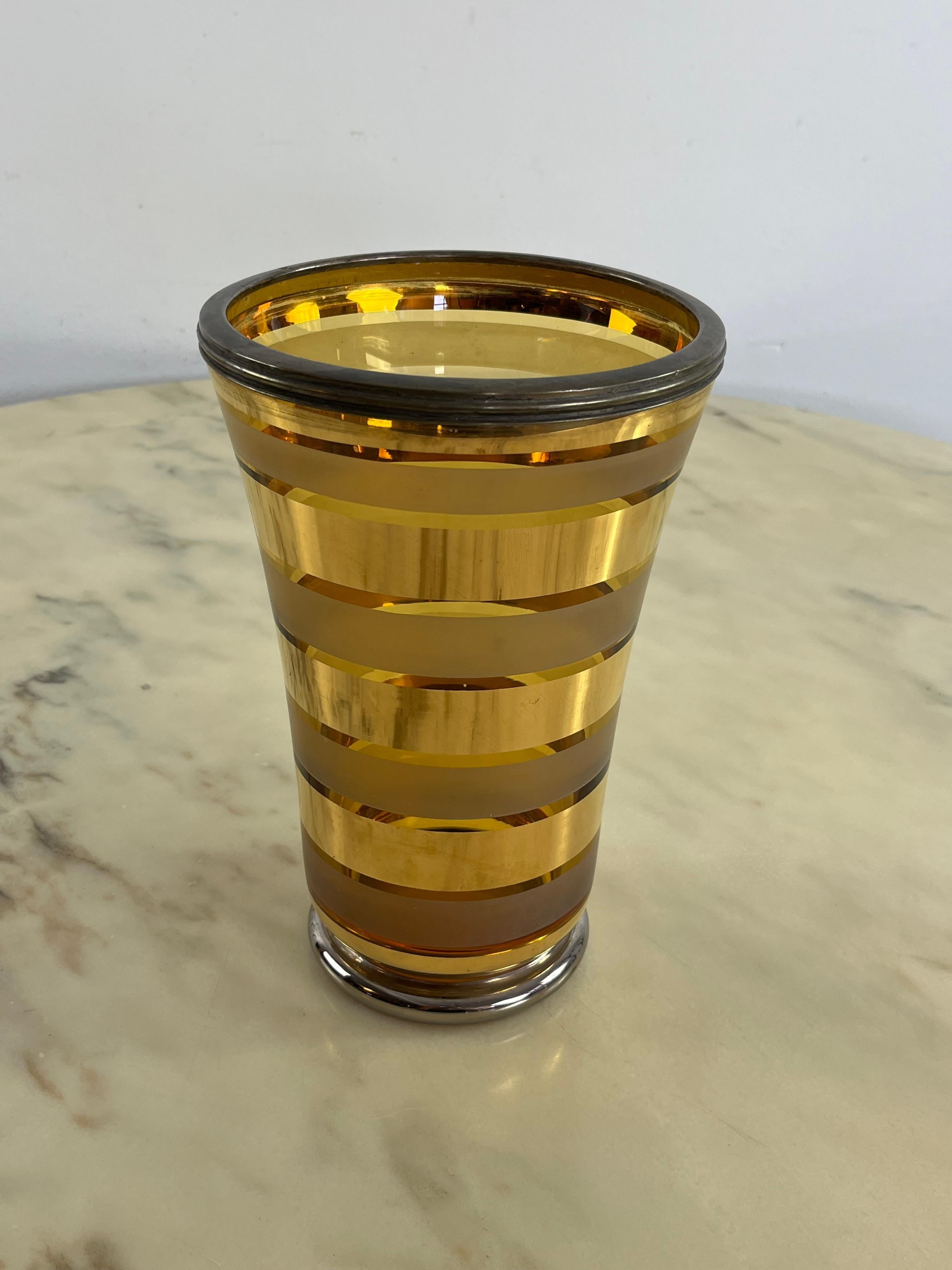 Art Deco Murano glass vase, 1930s
Intact and in excellent condition, it has always belonged to my family. Very small air bubbles can be glimpsed inside the glass. This testifies to the craftsmanship of the Murano glass masters.