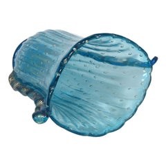 Vaso in vetro di Murano Art Deco firmato Toso, colore blu trasparente, intinto di foglie d'oro