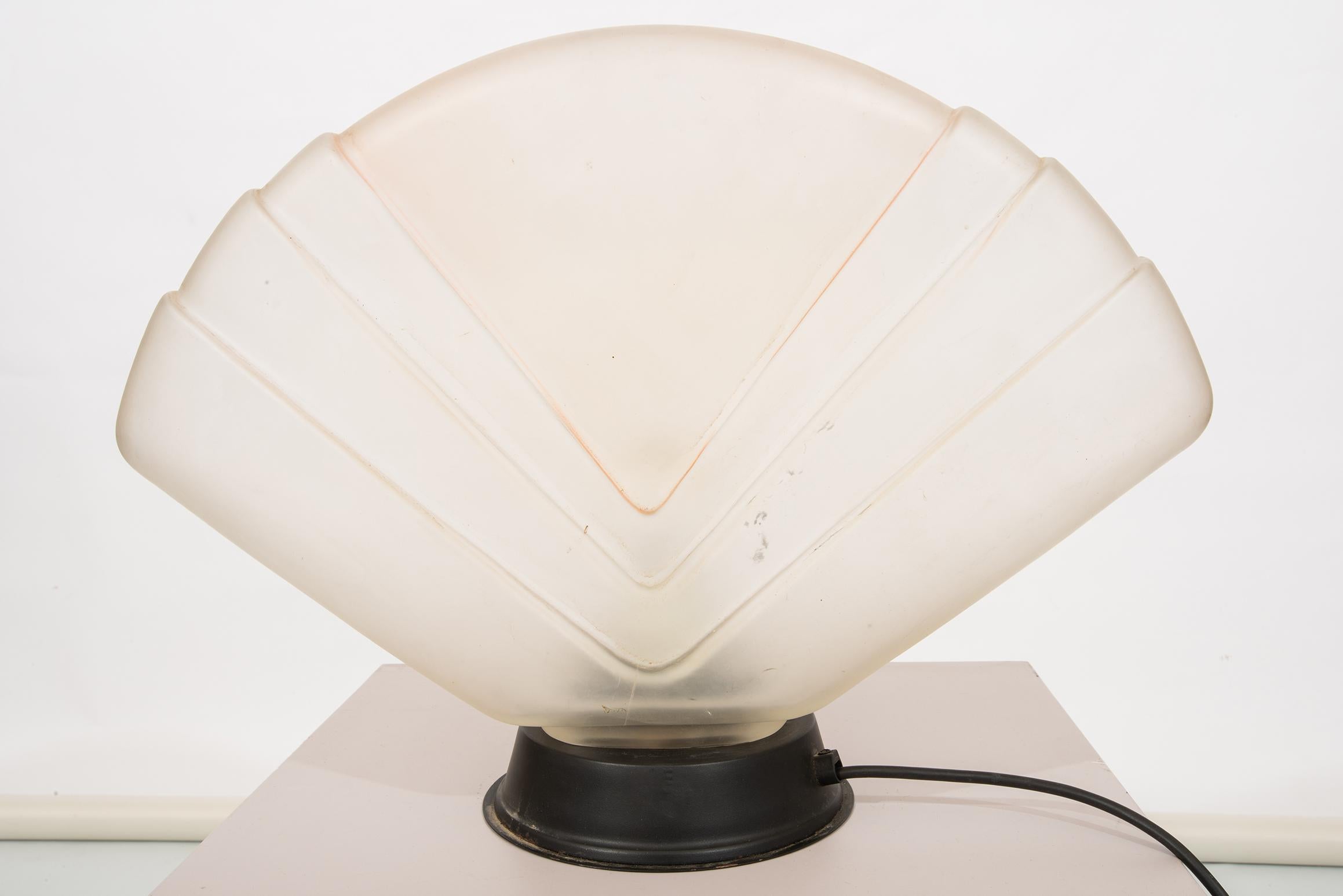 Hand-Crafted Art Deco Murano Fan Table Lamp  For Sale