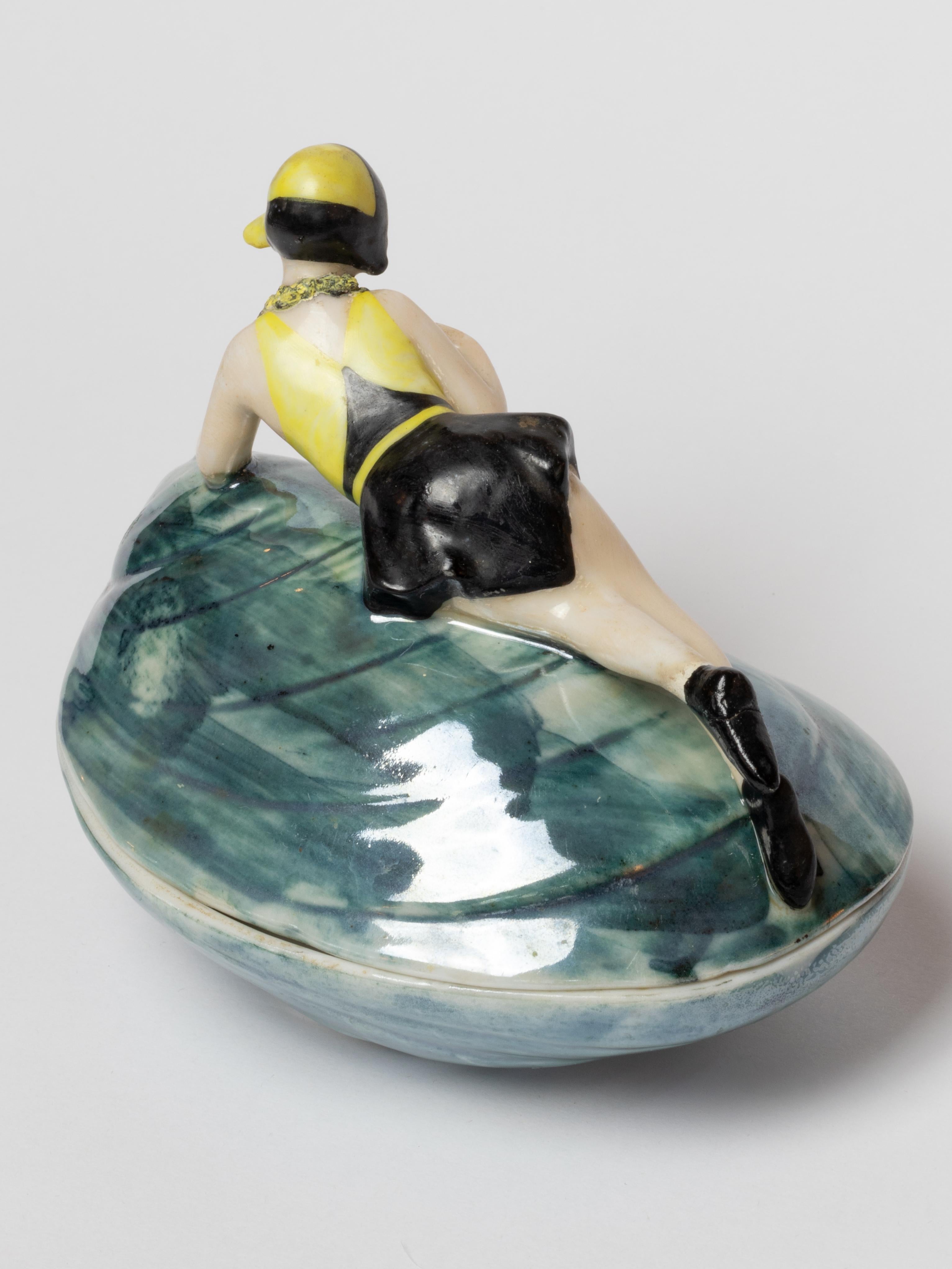 Art Deco Mussel Shell Rice Powder Box Pin Up Woman Porcelain by Goebel, 1929 For Sale 1