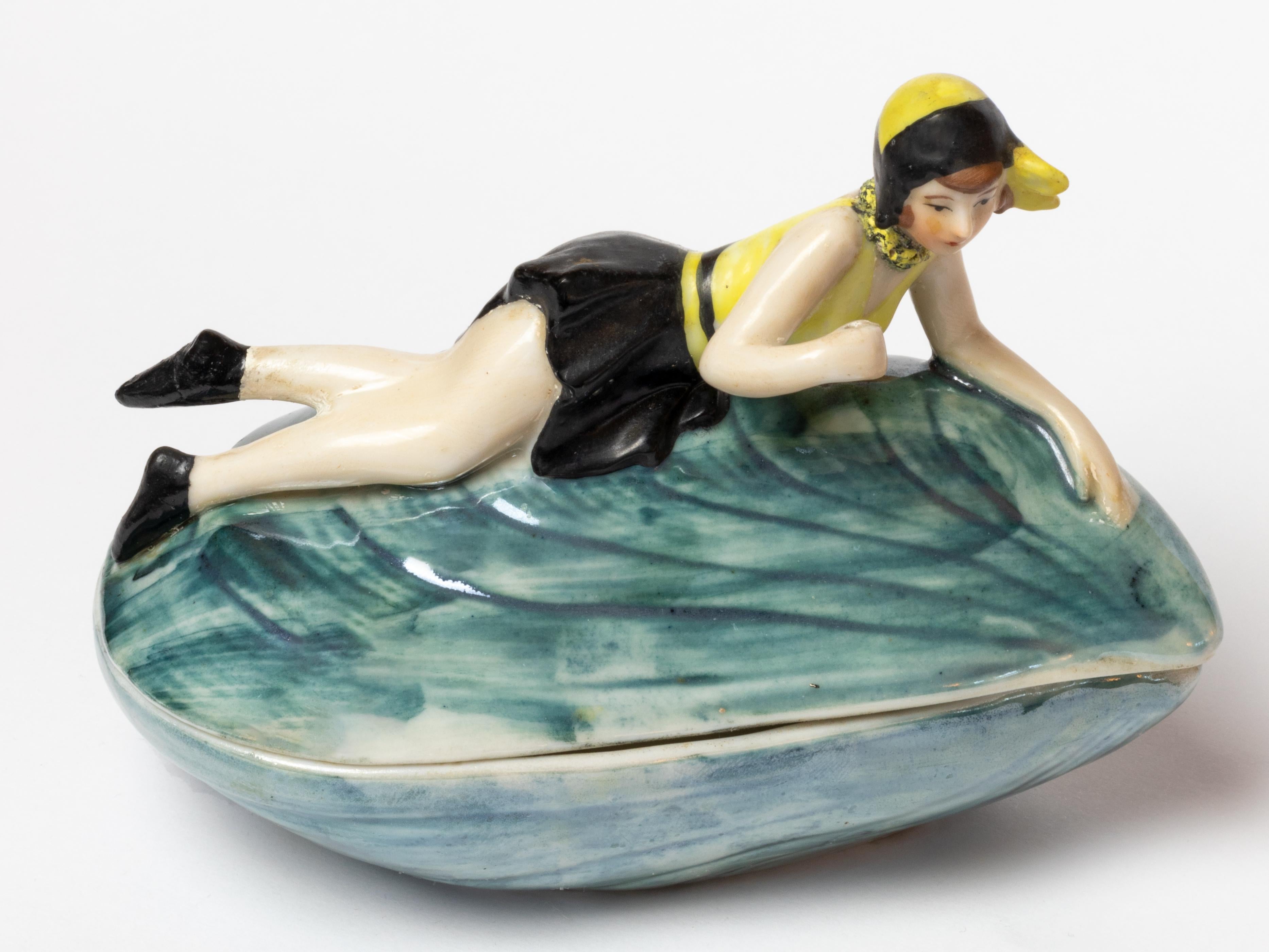 Art Deco Mussel Shell Rice Powder Box Pin Up Woman Porcelain by Goebel, 1929 For Sale 2