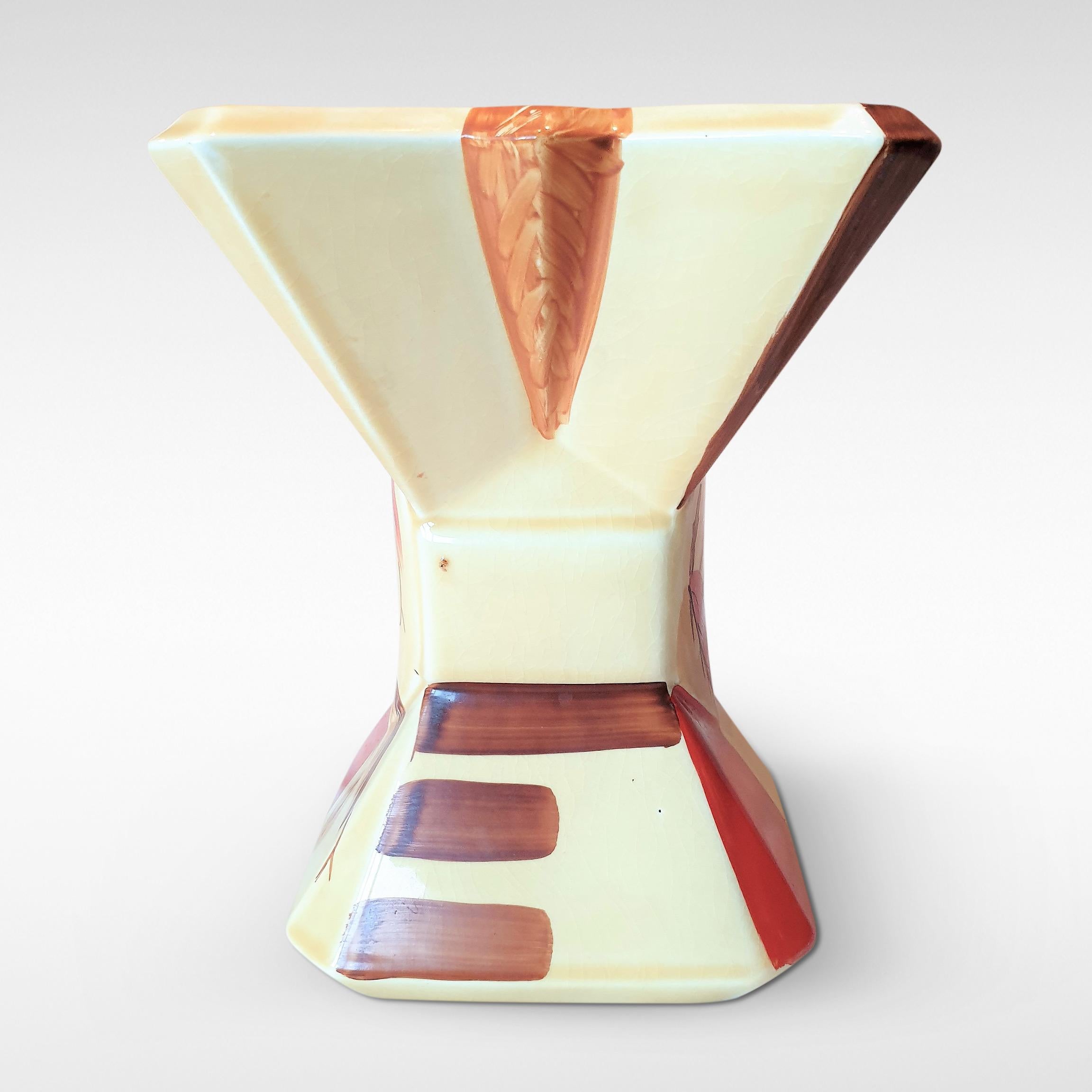 Art Deco Myott Son & Co ‘Bow Tie’ Vase In Good Condition In Edenbridge, Kent
