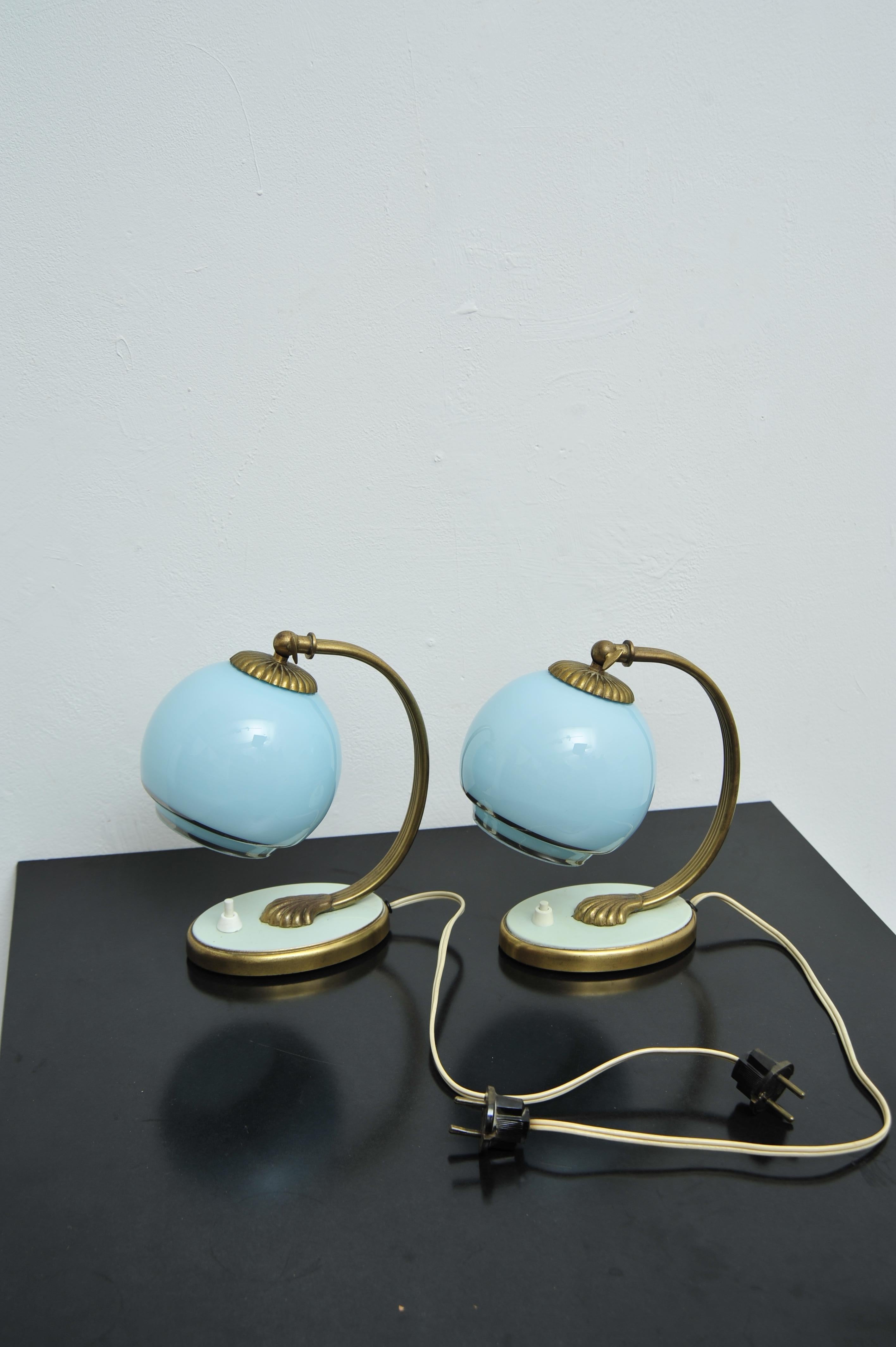 Art Deco Nachttischlampen Blaues Glas Bronzefüße 2er Set 1920 im Angebot 4